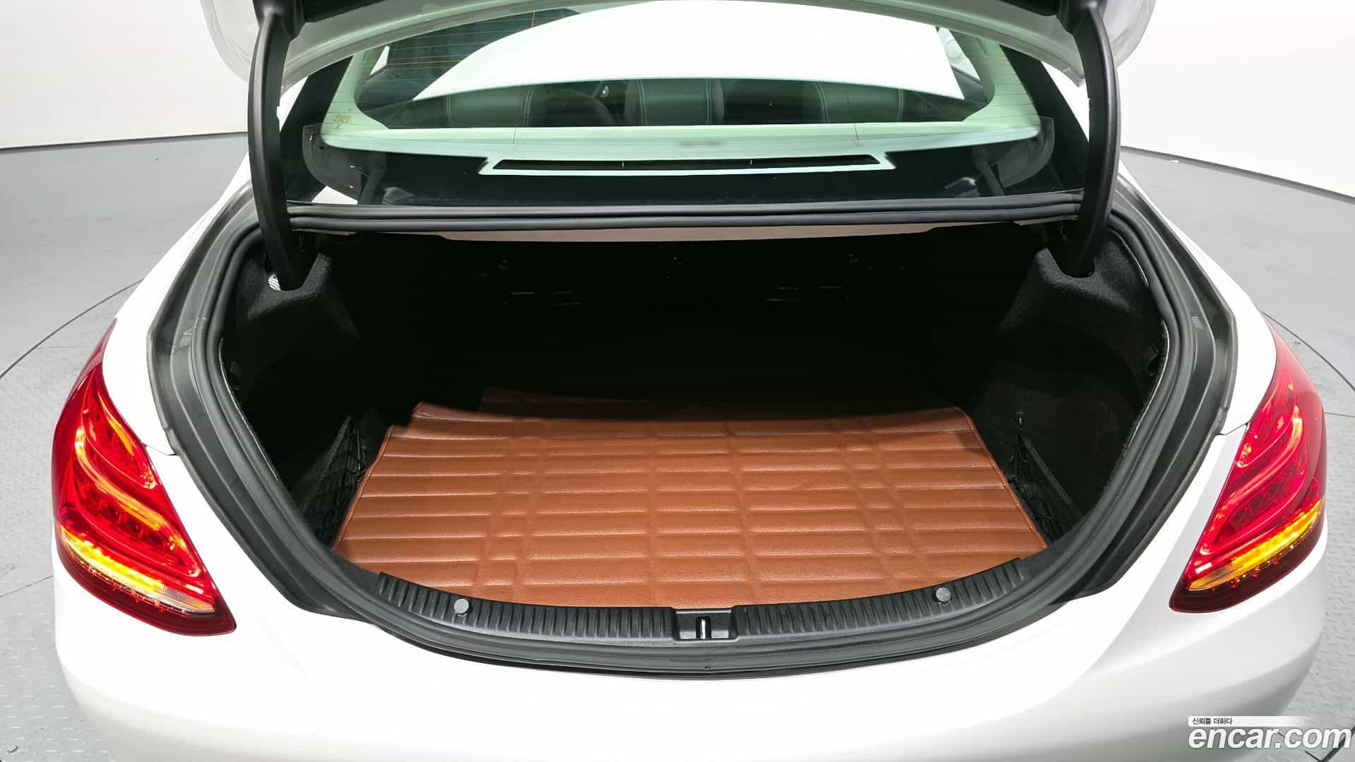 C-Class Mercedes-Benz 2018.1-OPTION-024