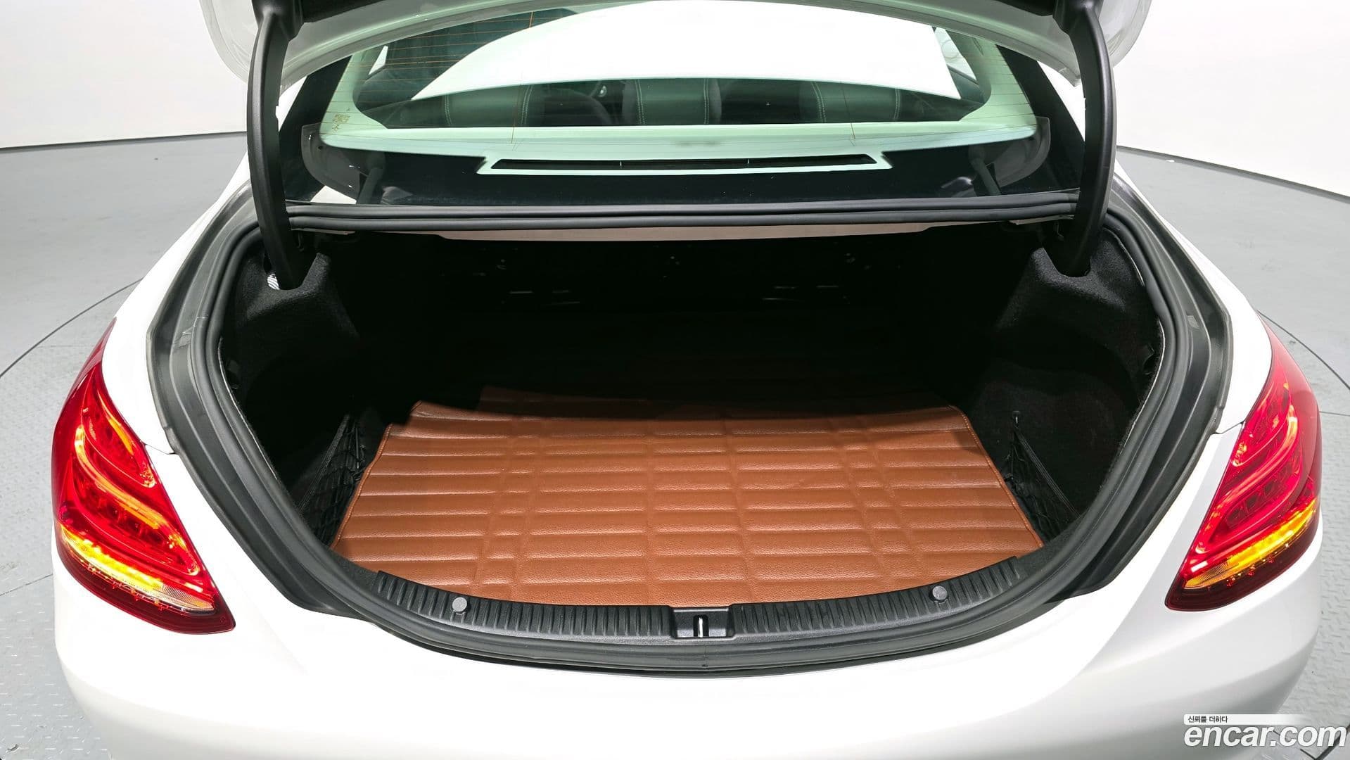 Main__Slider__Photo:C-Class Mercedes-Benz 2018.1-19