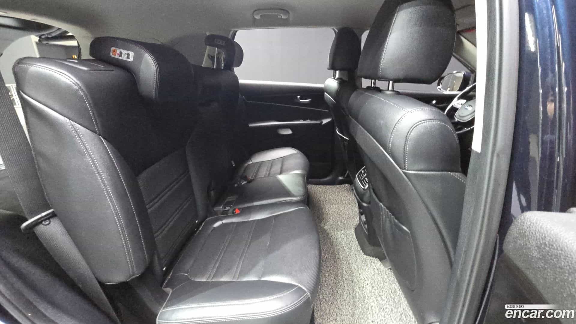 Sorento Kia 2018.6-OPTION-016