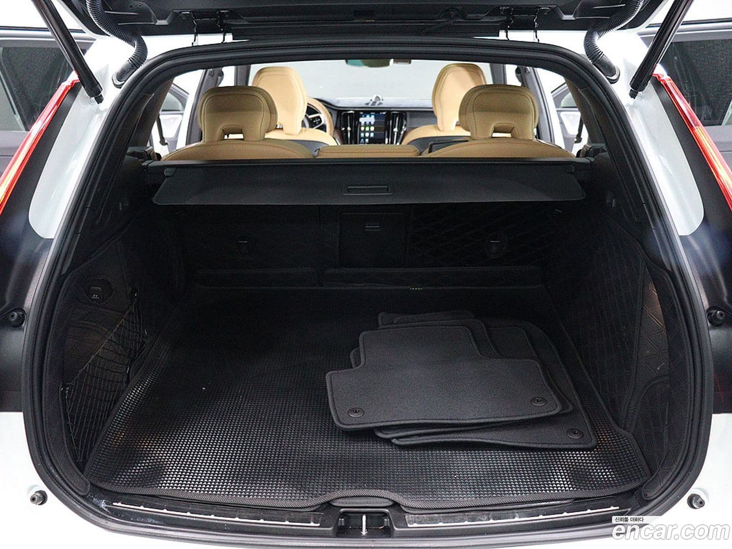 Main__Slider__Photo:XC60 Volvo 2024.1-4