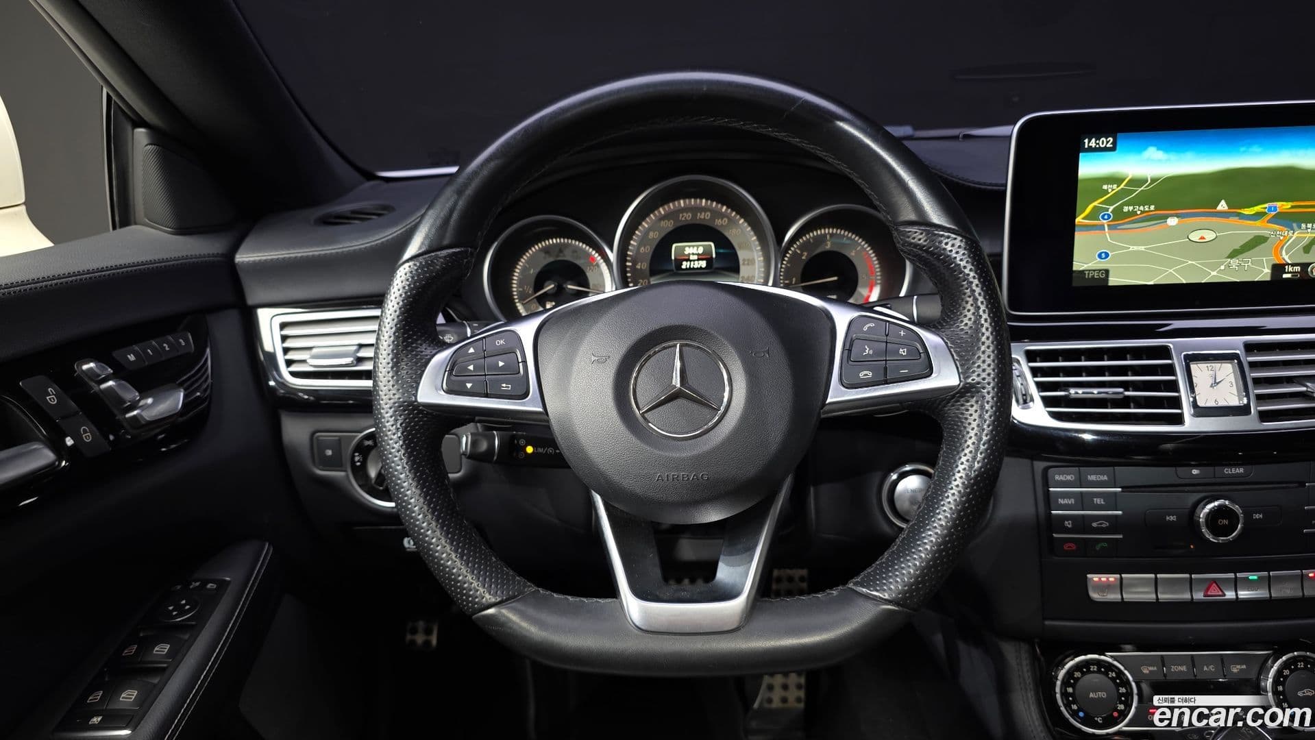 Main__Slider__Photo:CLS-Class Mercedes-Benz 2017.5-13