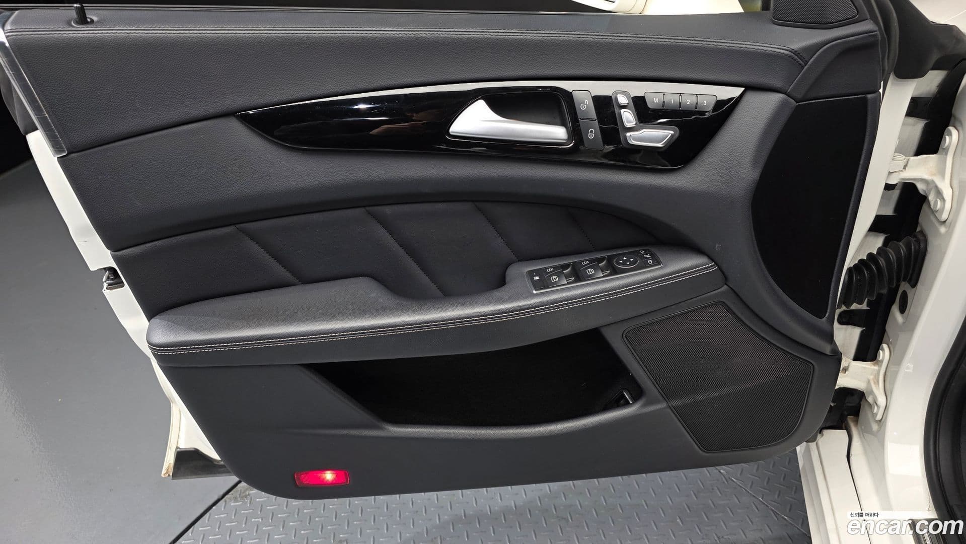 Main__Slider__Photo:CLS-Class Mercedes-Benz 2017.5-17