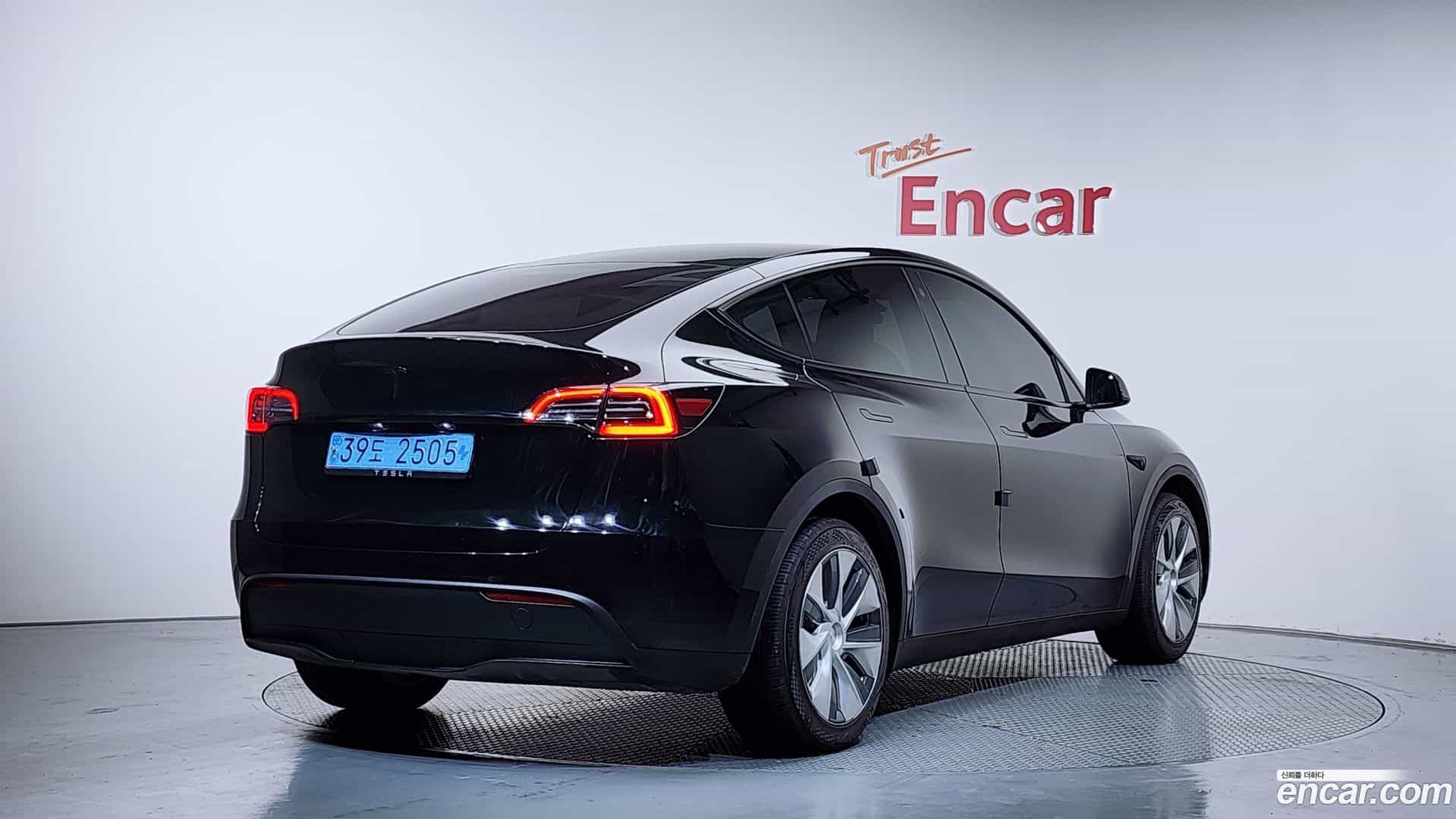 Model Y Tesla 2023.9-OUTER-002