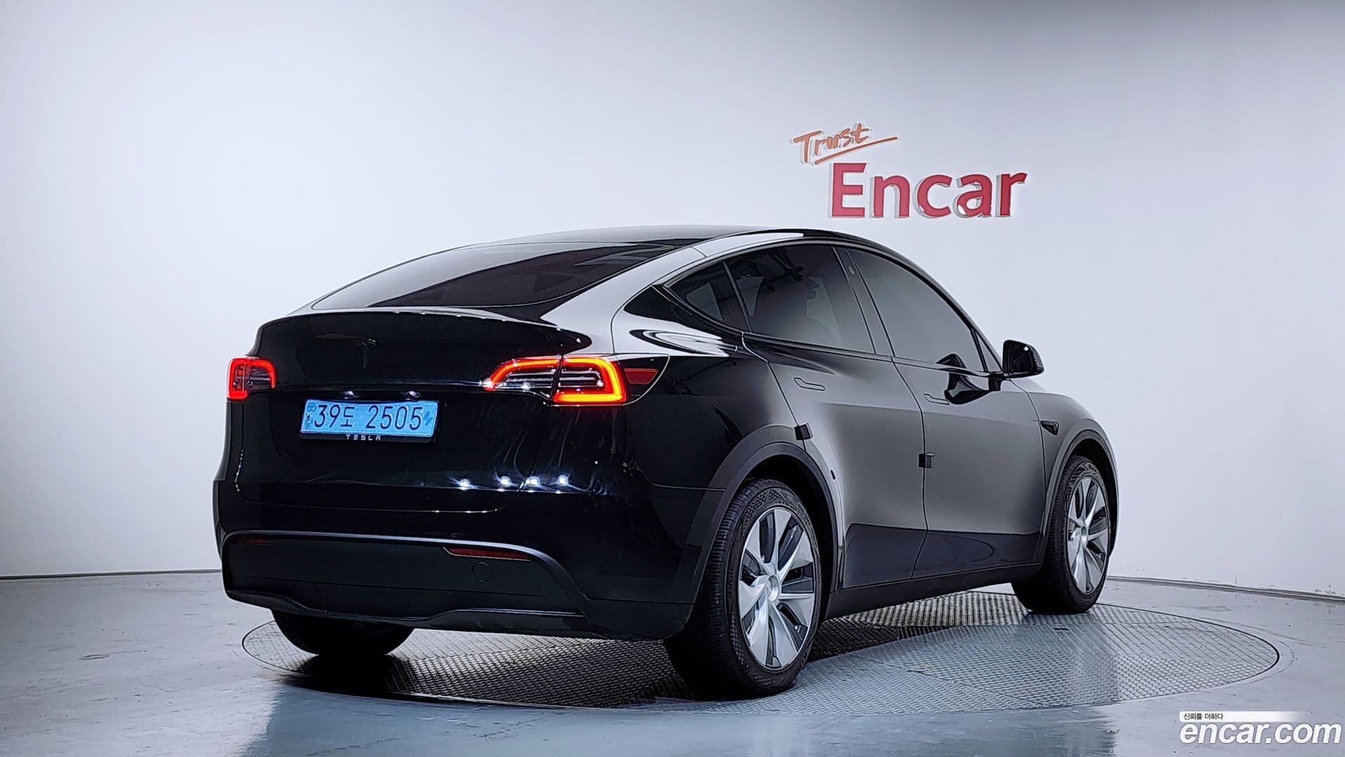 Main__Slider__Photo:Model Y Tesla 2023.9-1