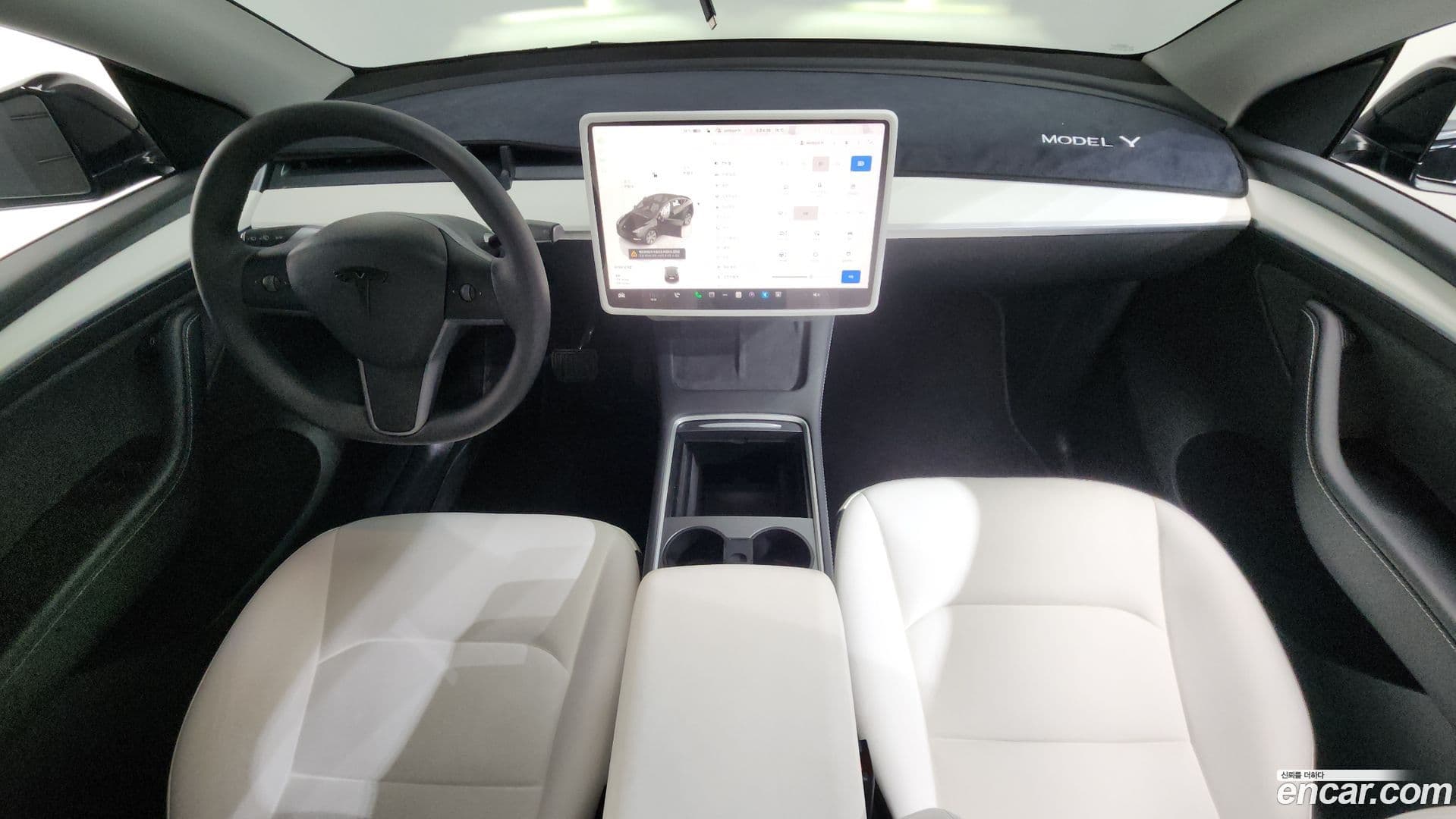 Main__Slider__Photo:Model Y Tesla 2023.9-6