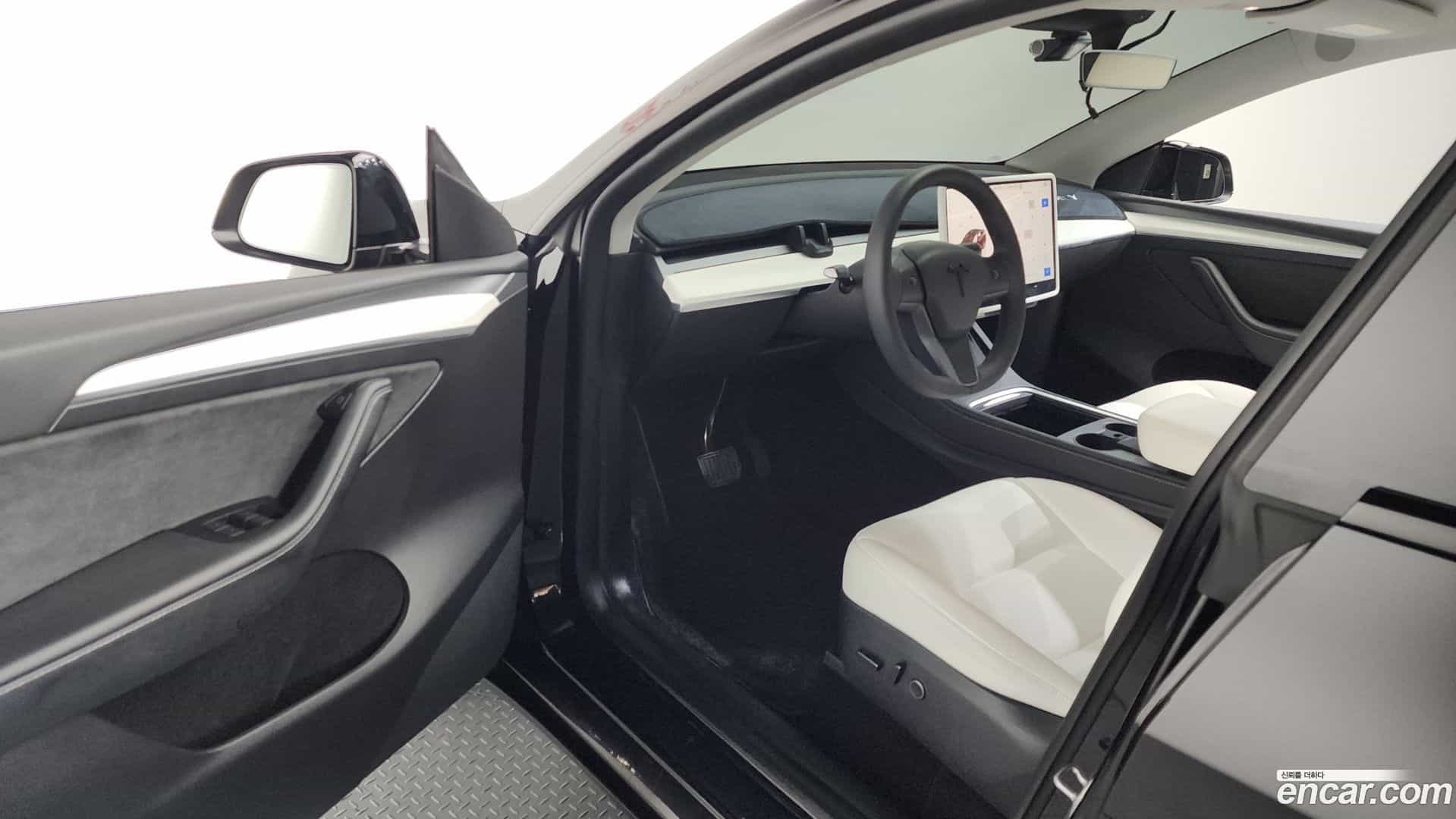 Model Y Tesla 2023.9-INNER-010
