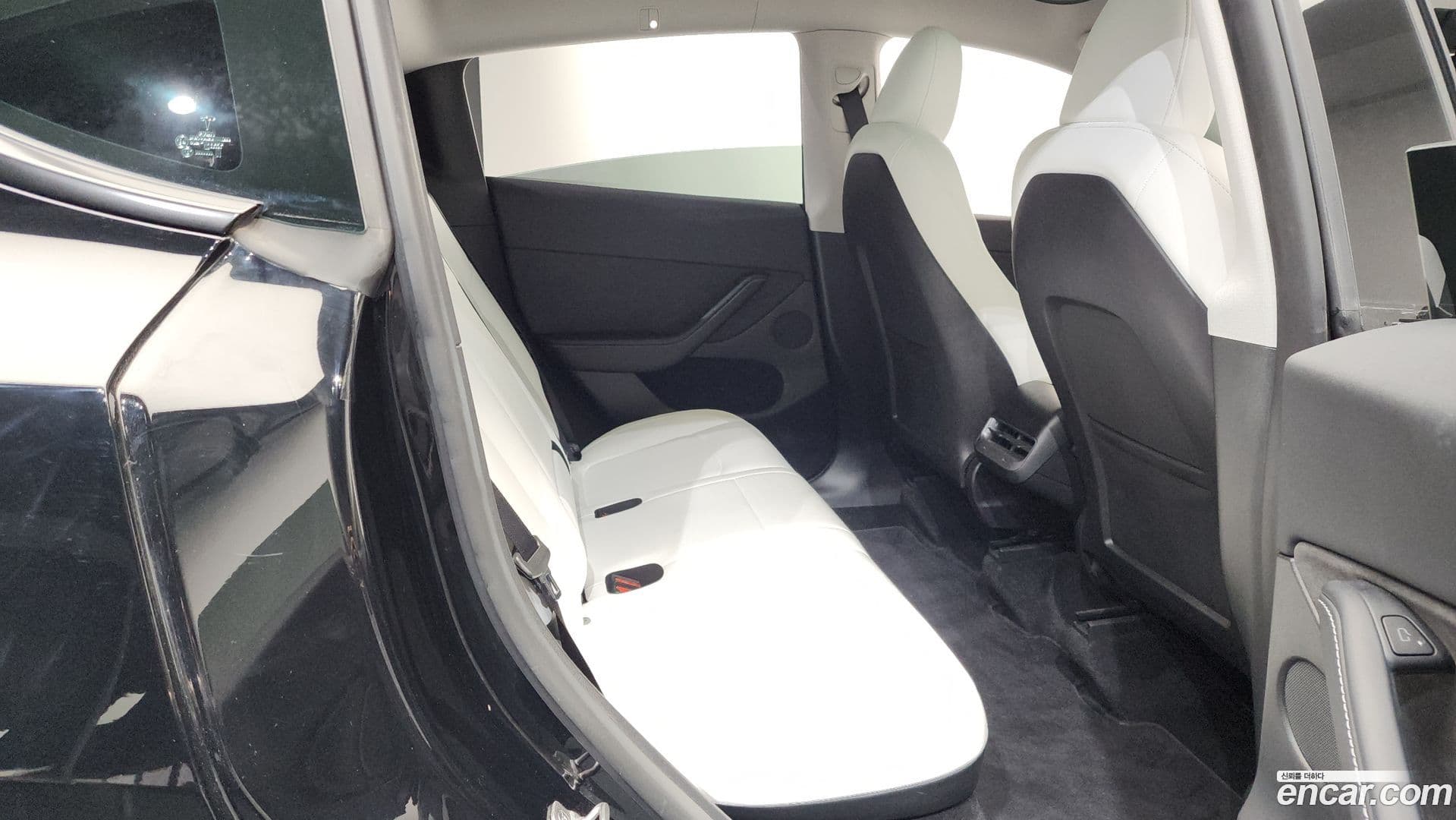 Main__Slider__Photo:Model Y Tesla 2023.9-12