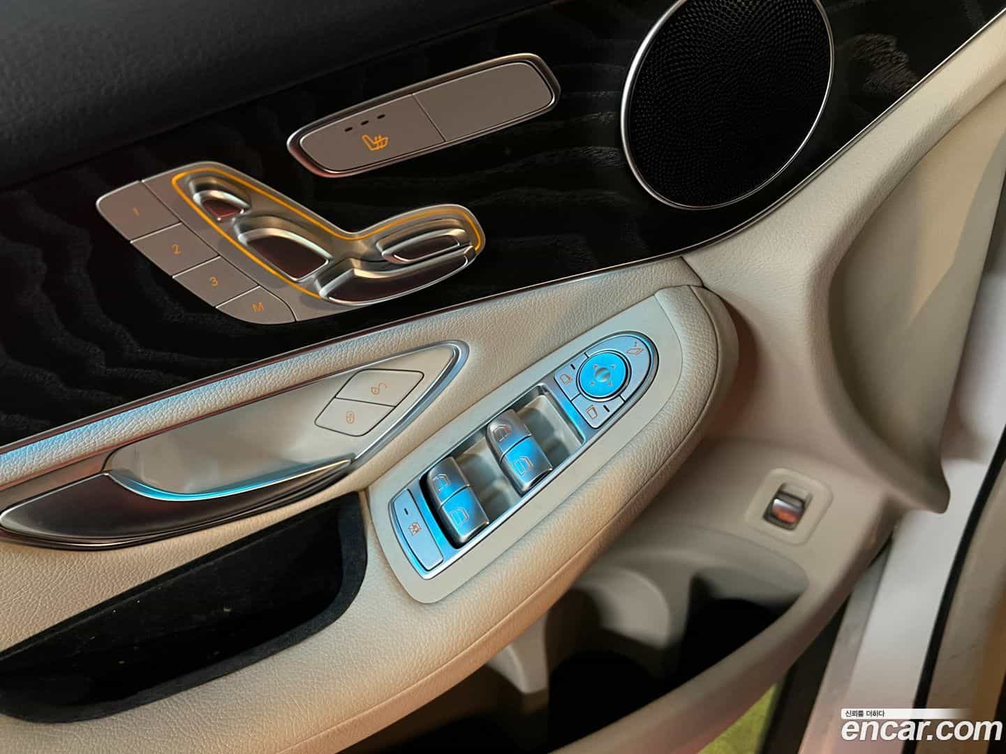 GLC-Class Mercedes-Benz 2019.7-OPTION-022