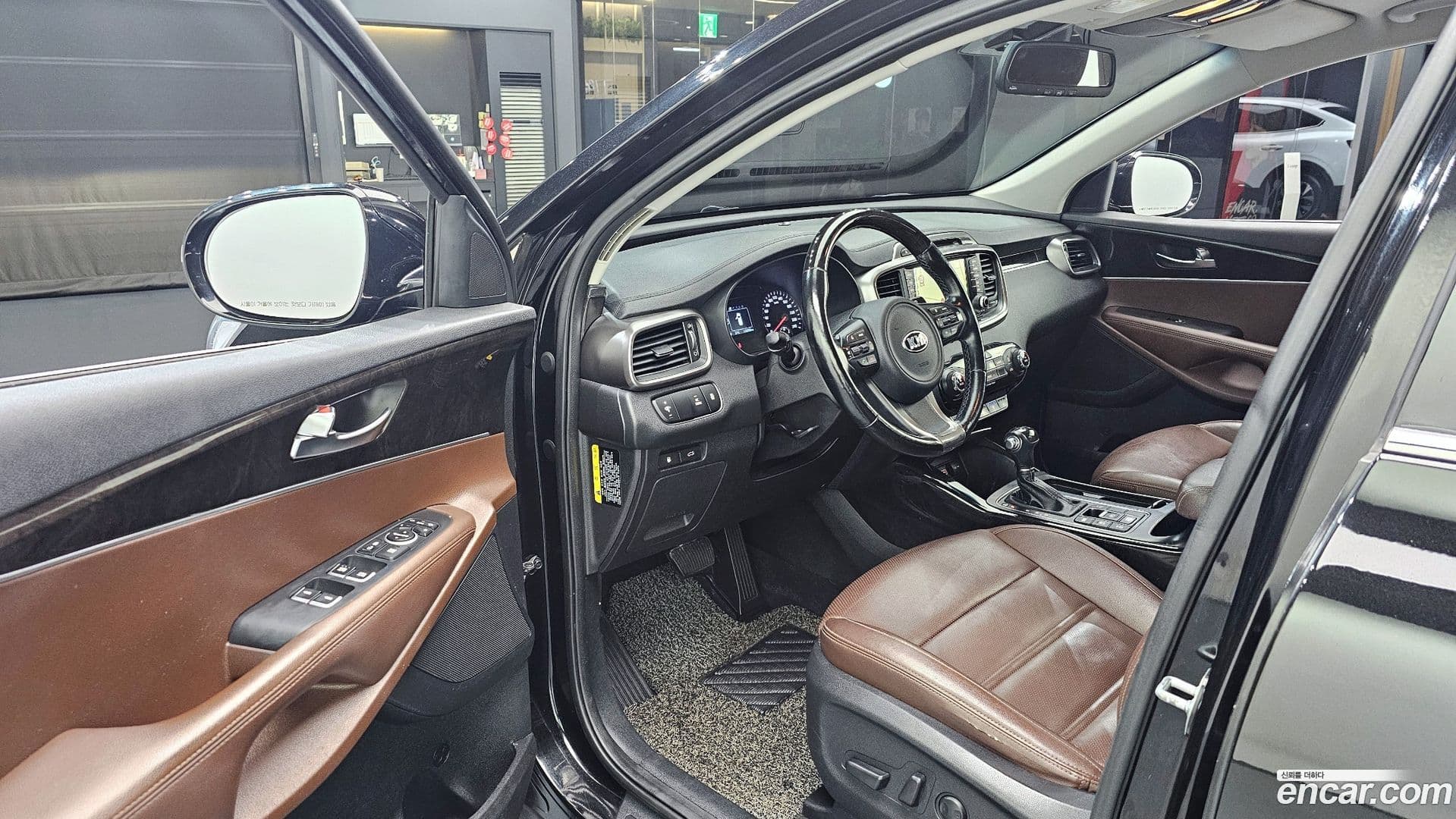 Main__Slider__Photo:Sorento Kia 2016.0-10