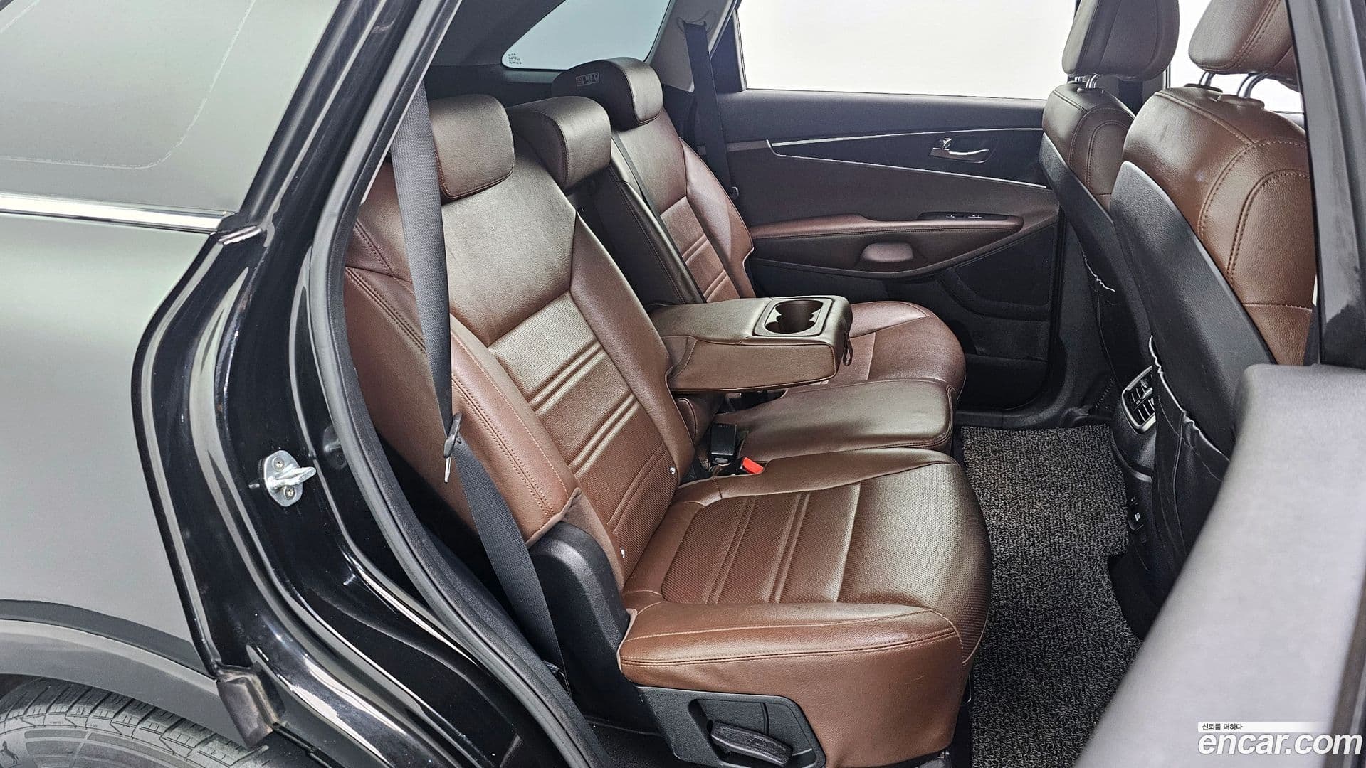 Main__Slider__Photo:Sorento Kia 2016.0-11