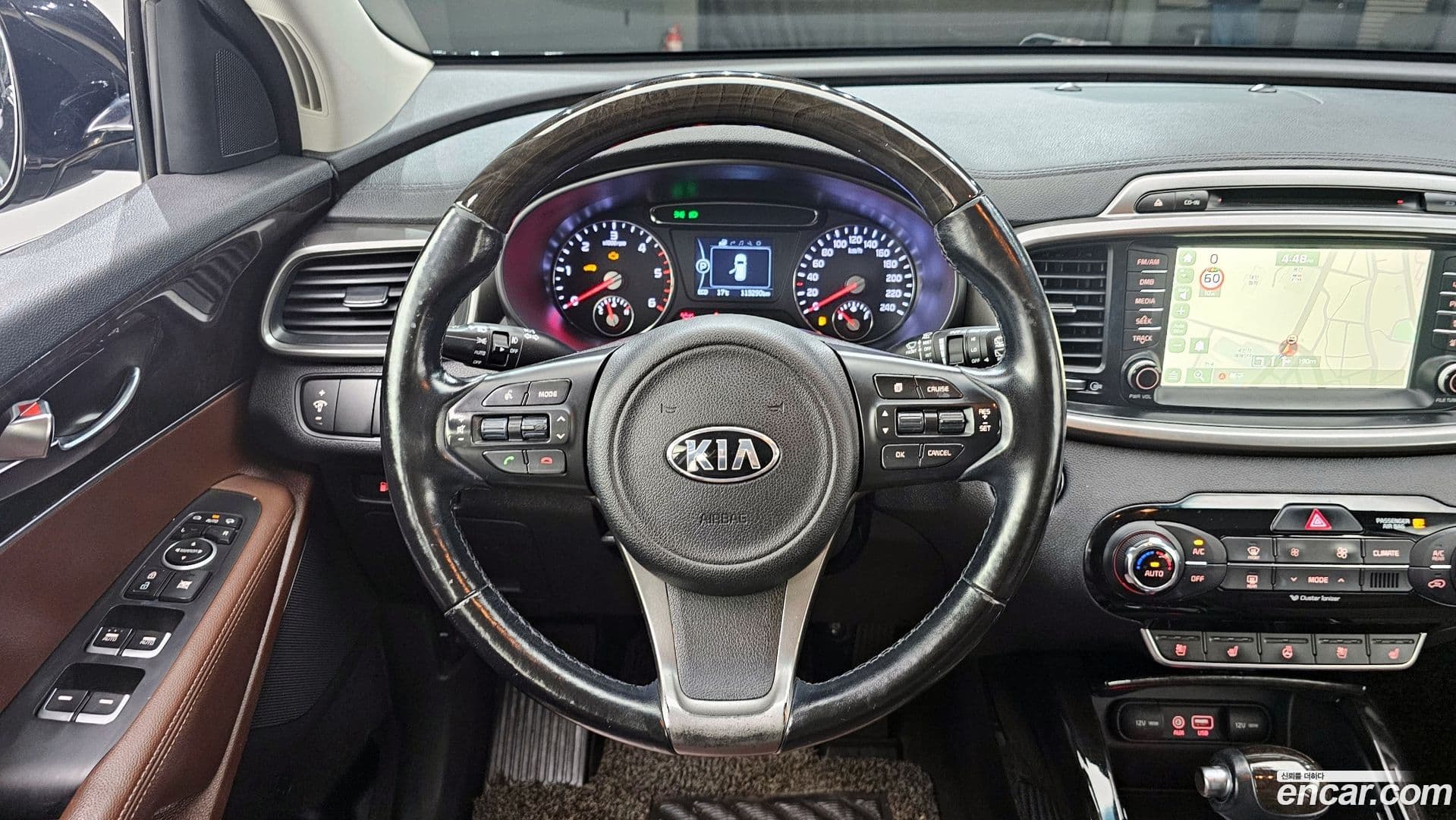 Main__Slider__Photo:Sorento Kia 2016.0-12