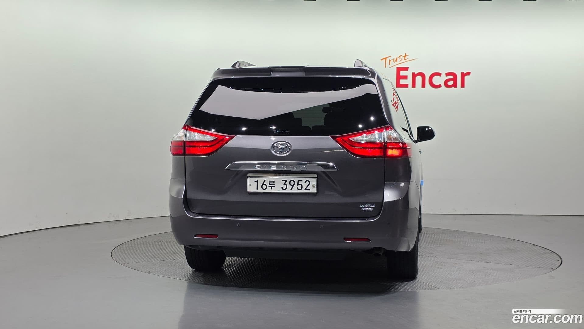 Main__Slider__Photo:Sienna Toyota 2018.2-3