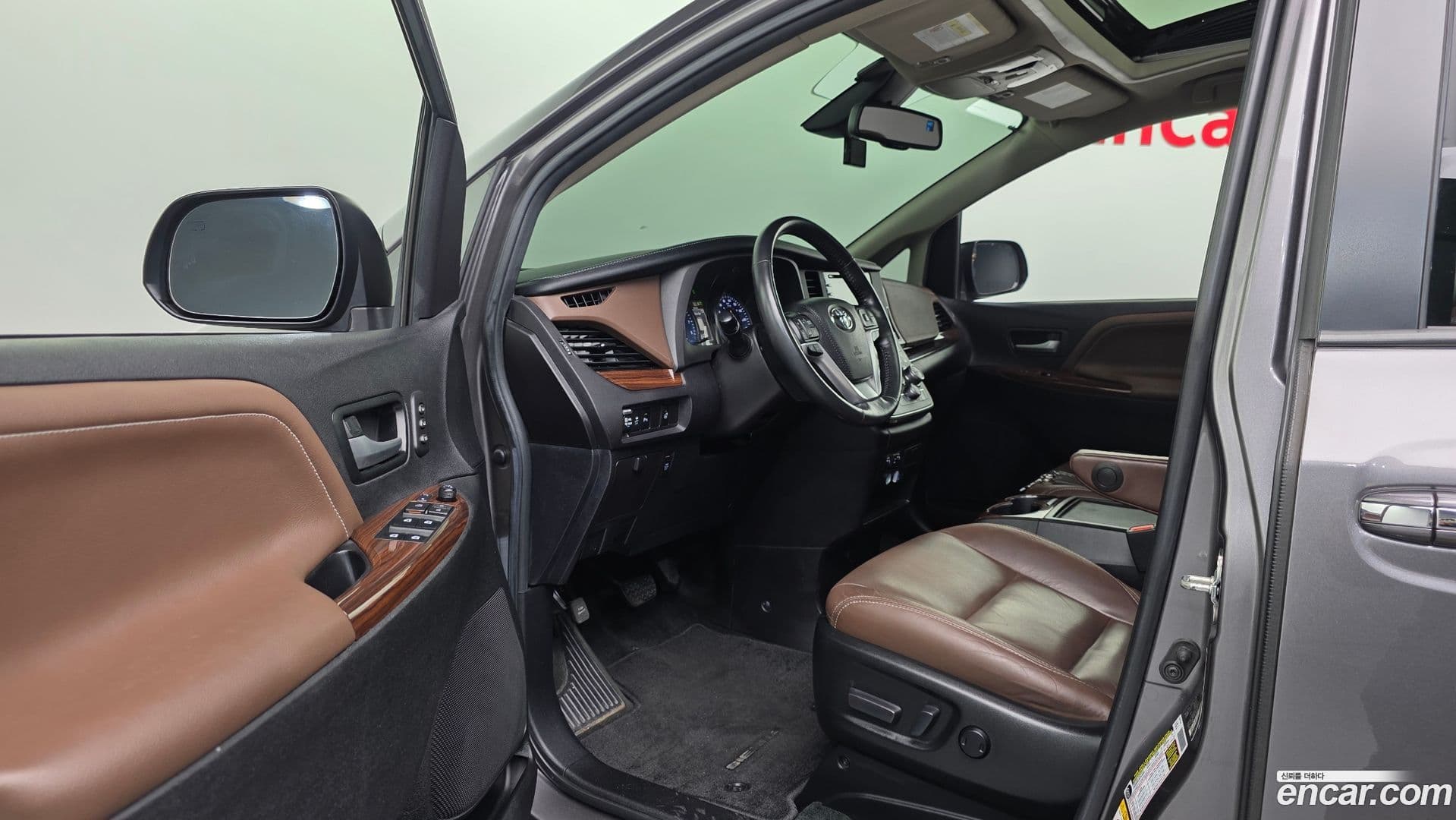 Main__Slider__Photo:Sienna Toyota 2018.2-11