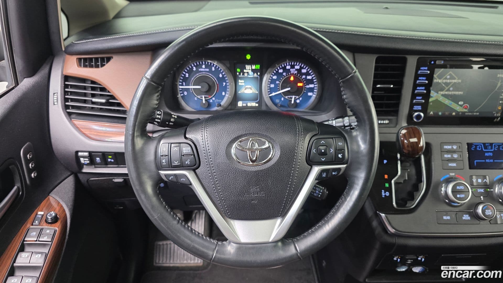 Main__Slider__Photo:Sienna Toyota 2018.2-13