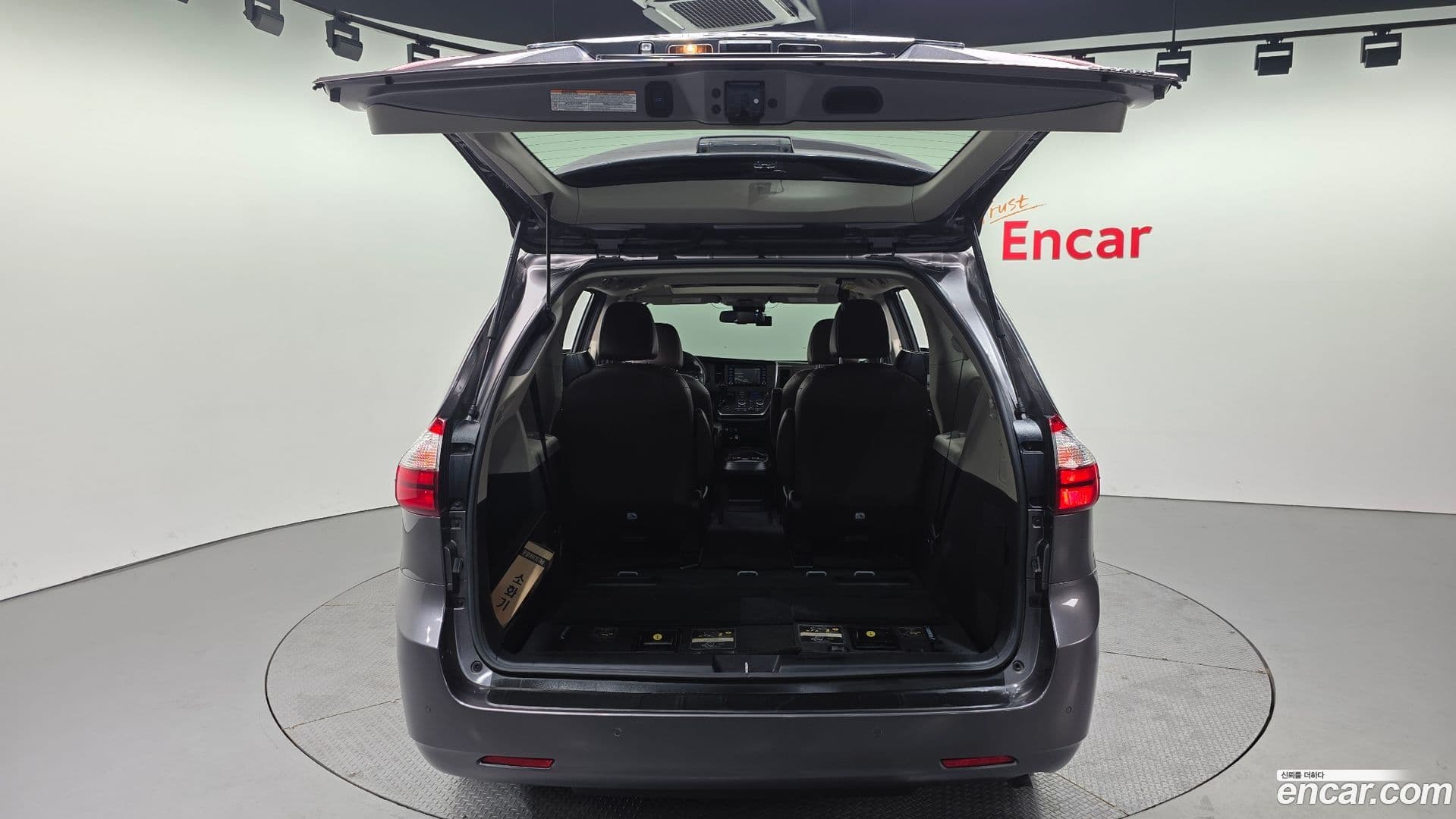 Main__Slider__Photo:Sienna Toyota 2018.2-19