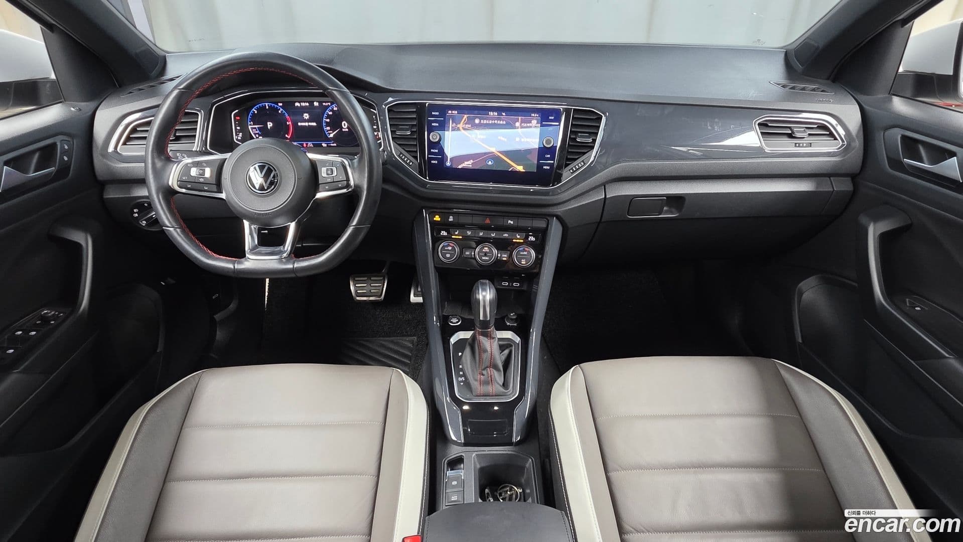 Main__Slider__Photo:T-Roc Volkswagen 2021.4-6