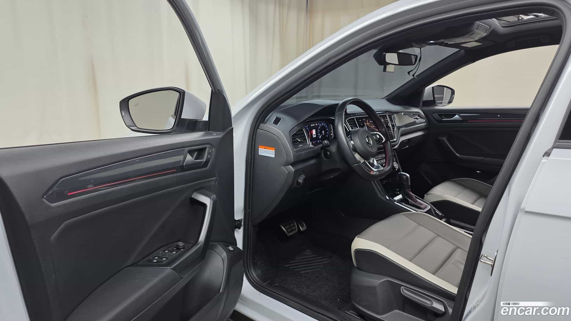 T-Roc Volkswagen 2021.4-INNER-010