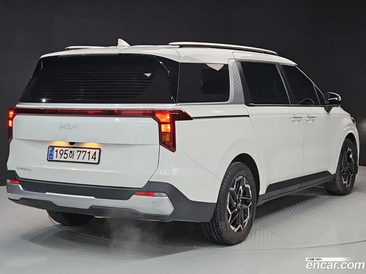 Canival Kia 2023.11-OUTER-003