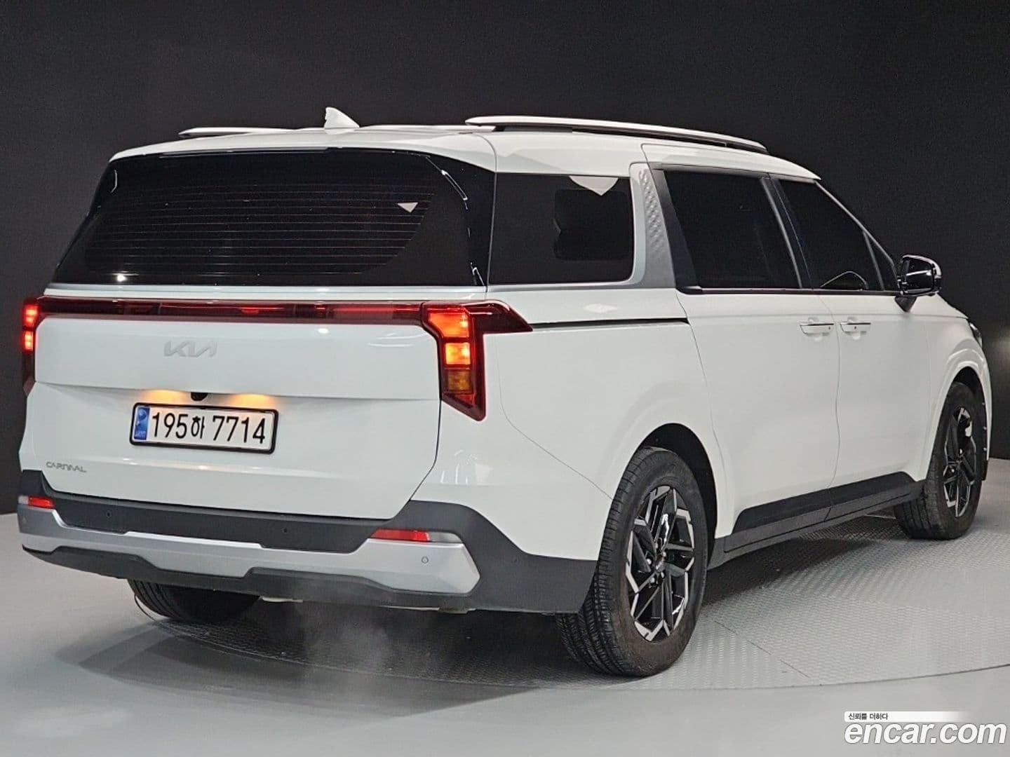 Main__Slider__Photo:Canival Kia 2023.11-2