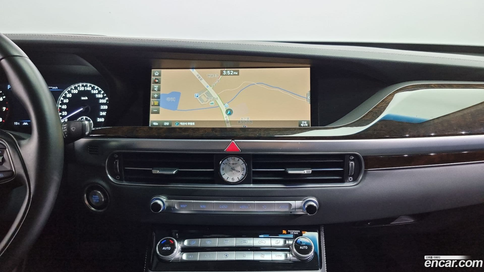 Main__Slider__Photo:G90 Genesis 2019.3-13