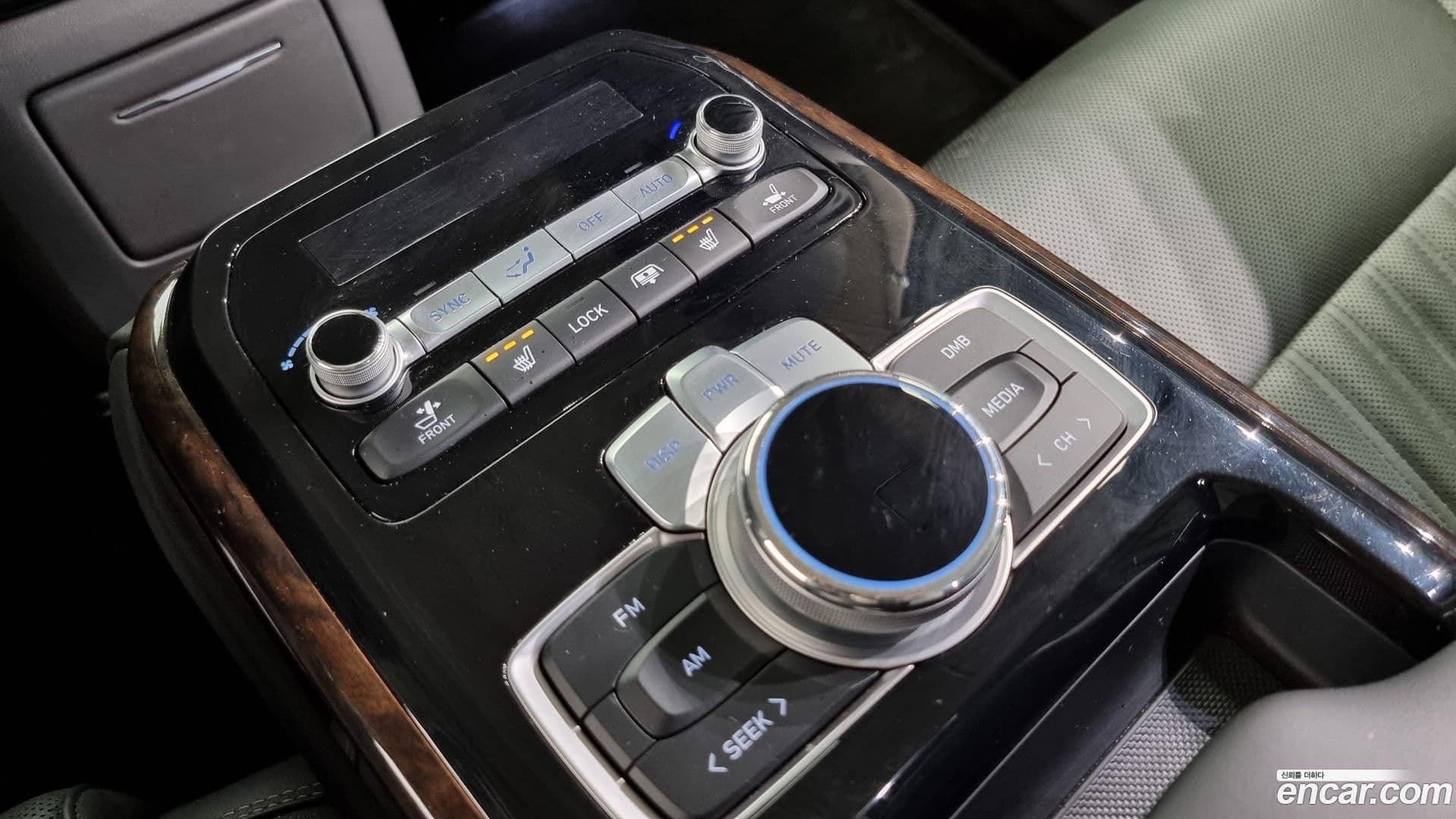 Main__Slider__Photo:G90 Genesis 2019.3-17