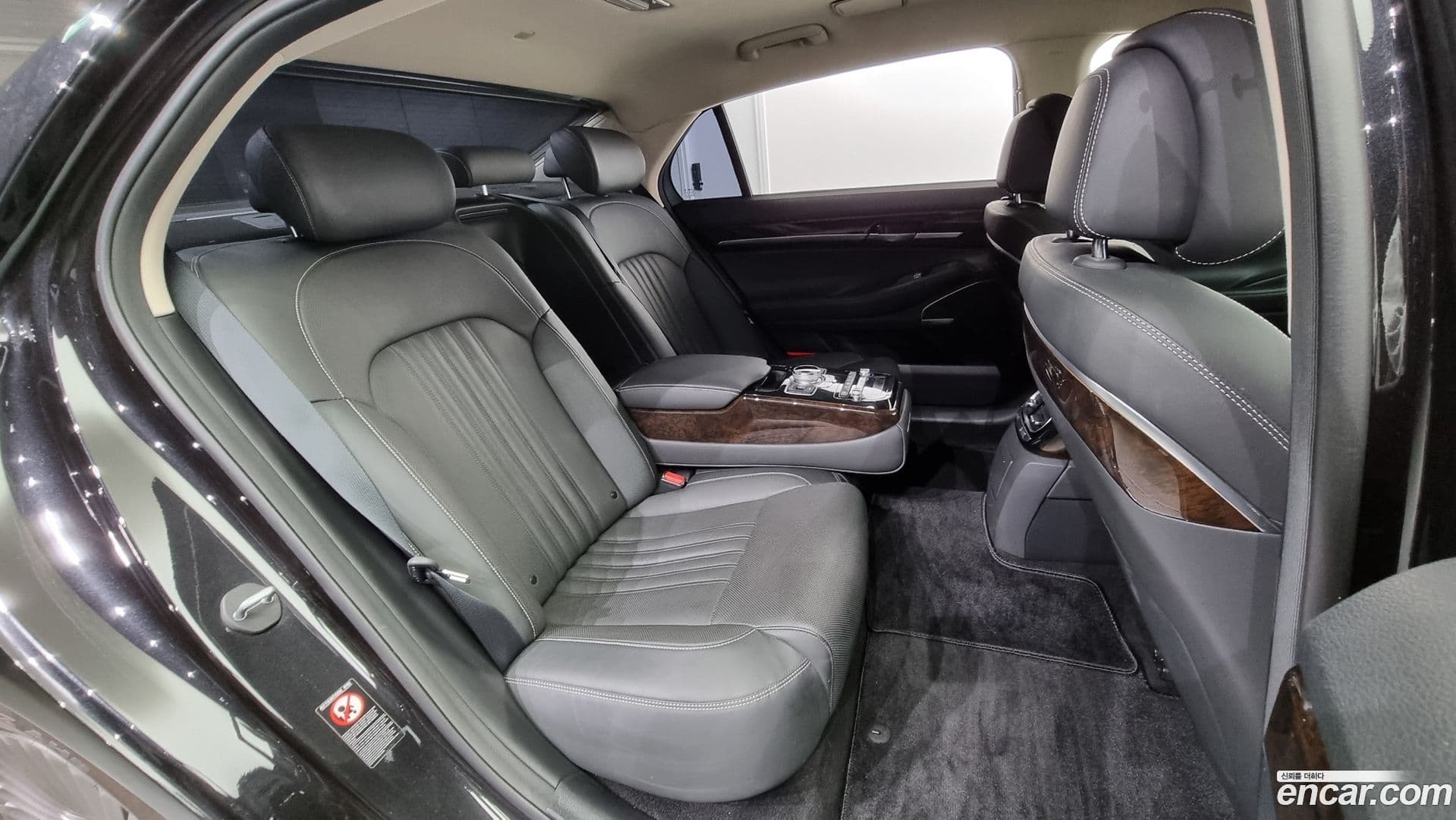 Main__Slider__Photo:G90 Genesis 2019.3-18