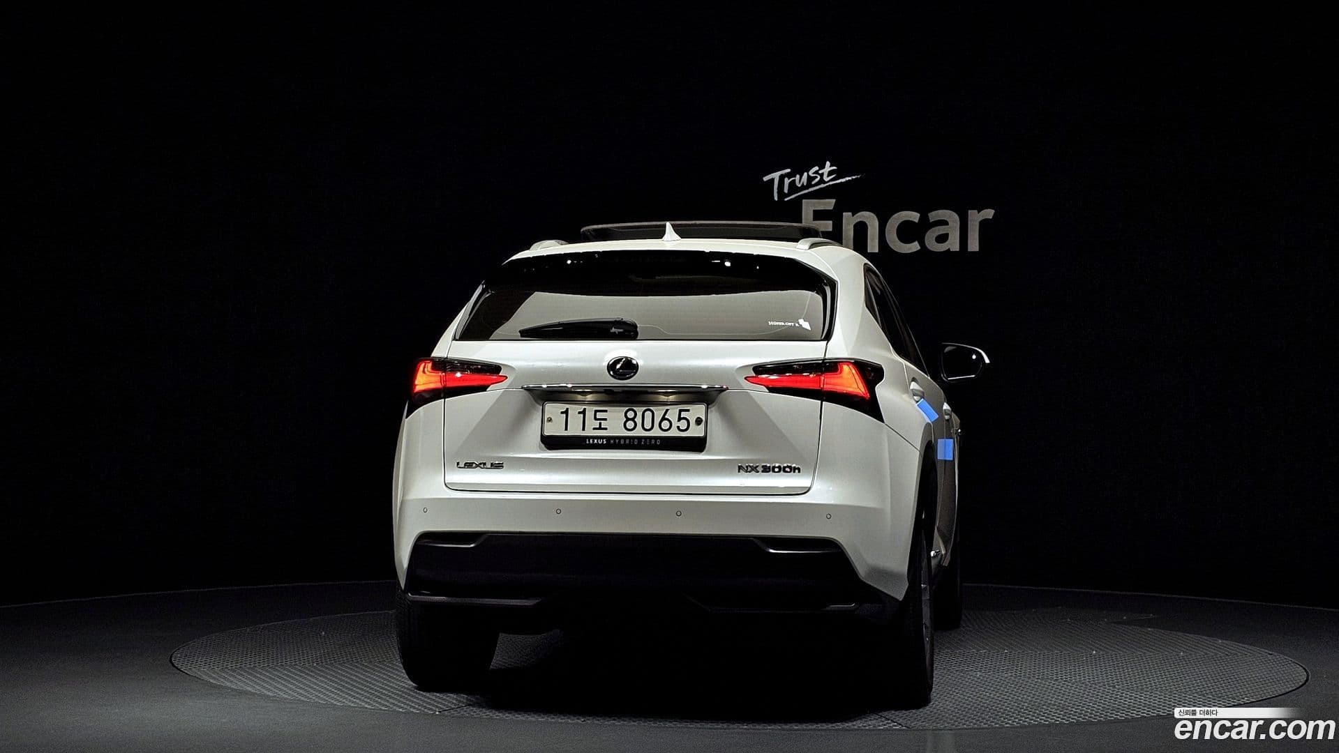 Main__Slider__Photo:NX Lexus 2015.3-3