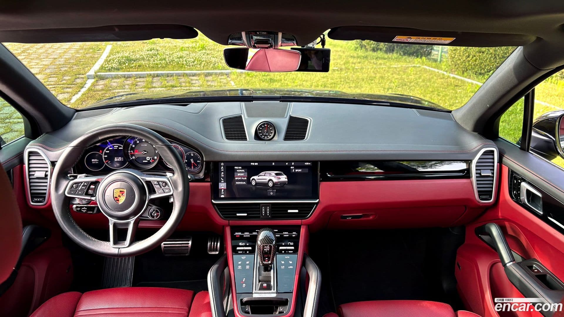 Main__Slider__Photo:Cayenne Porsche 2019.1-10