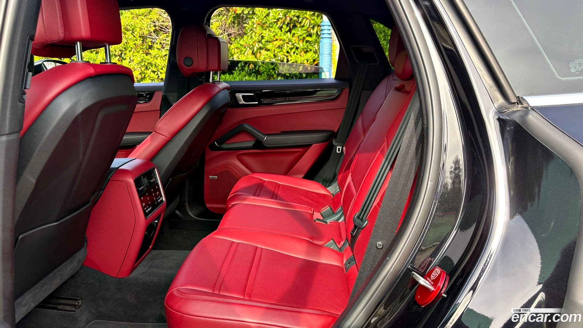 Main__Slider__Photo:Cayenne Porsche 2019.1-11