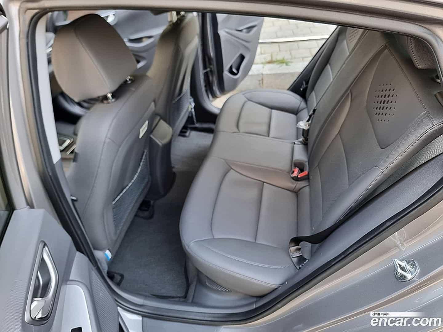 Ioniq Hyundai 2020.4-INNER-008