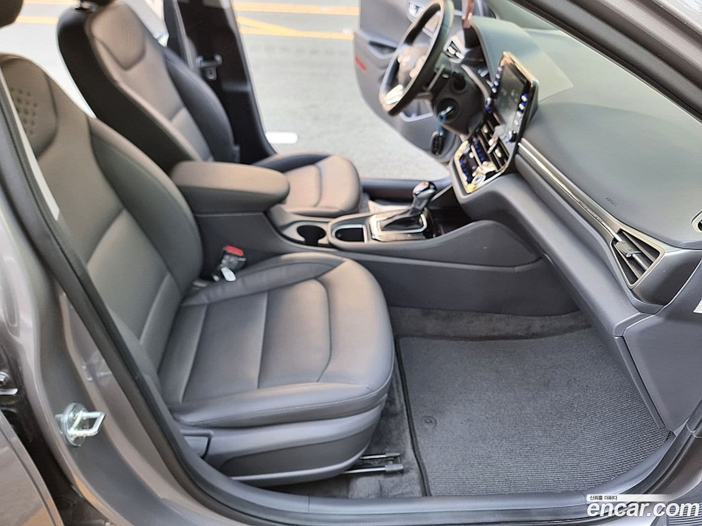 Main__Slider__Photo:Ioniq Hyundai 2020.4-13