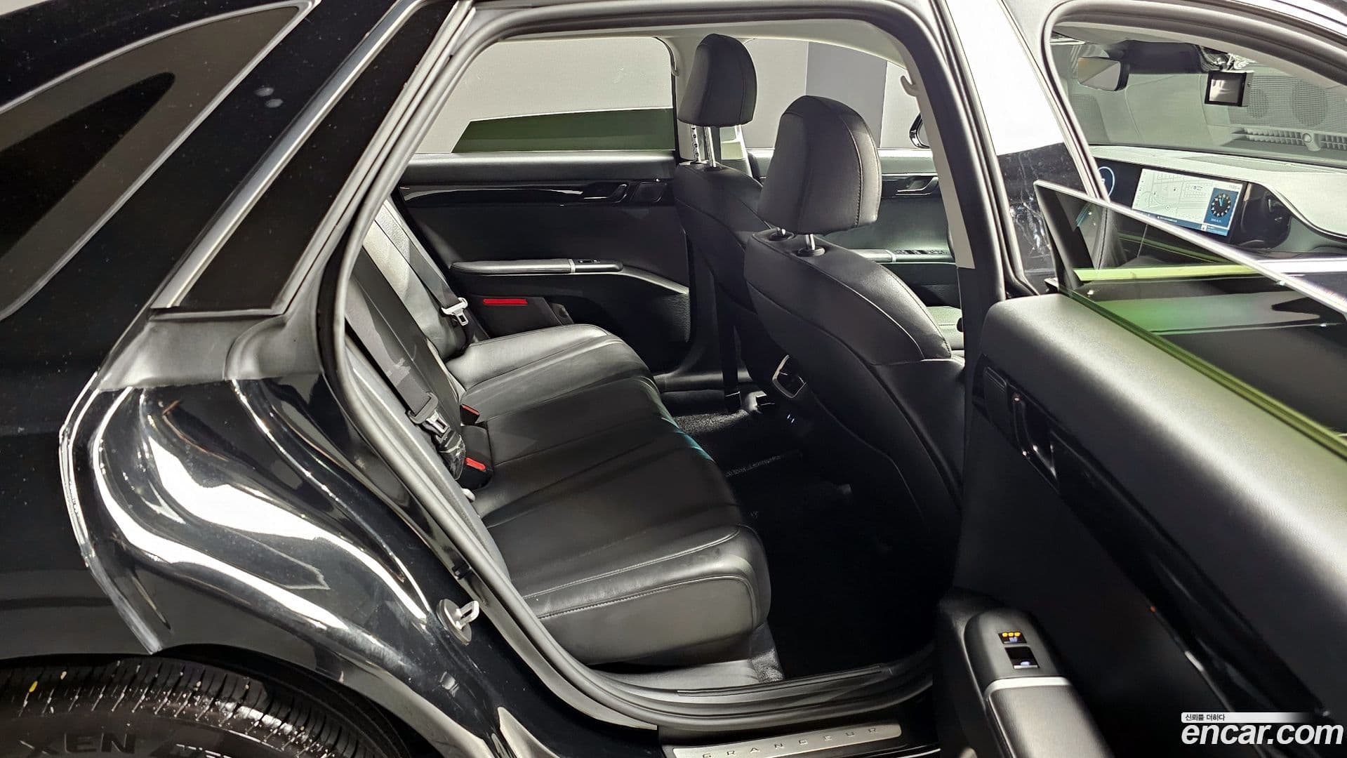 Main__Slider__Photo:Grandeur Hyundai 2023.2-10