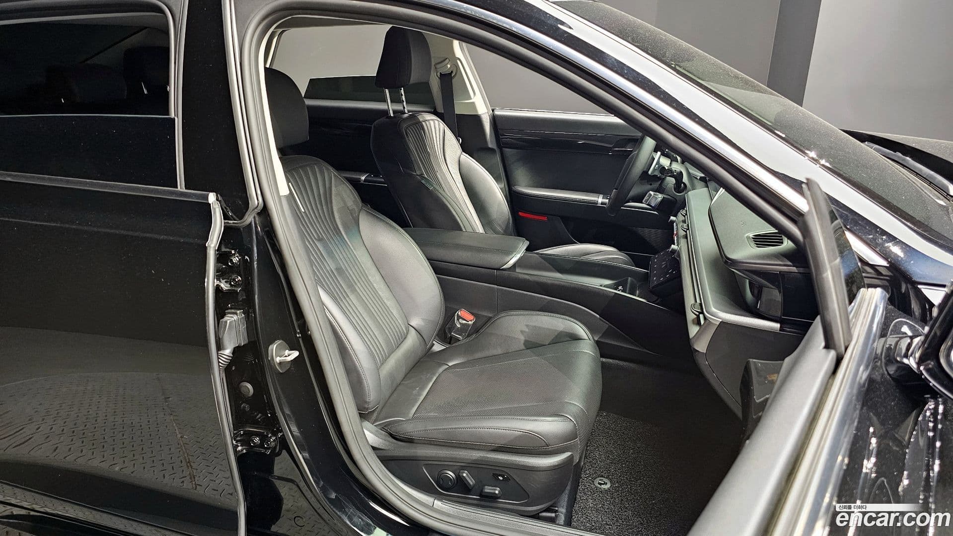 Main__Slider__Photo:Grandeur Hyundai 2023.2-11