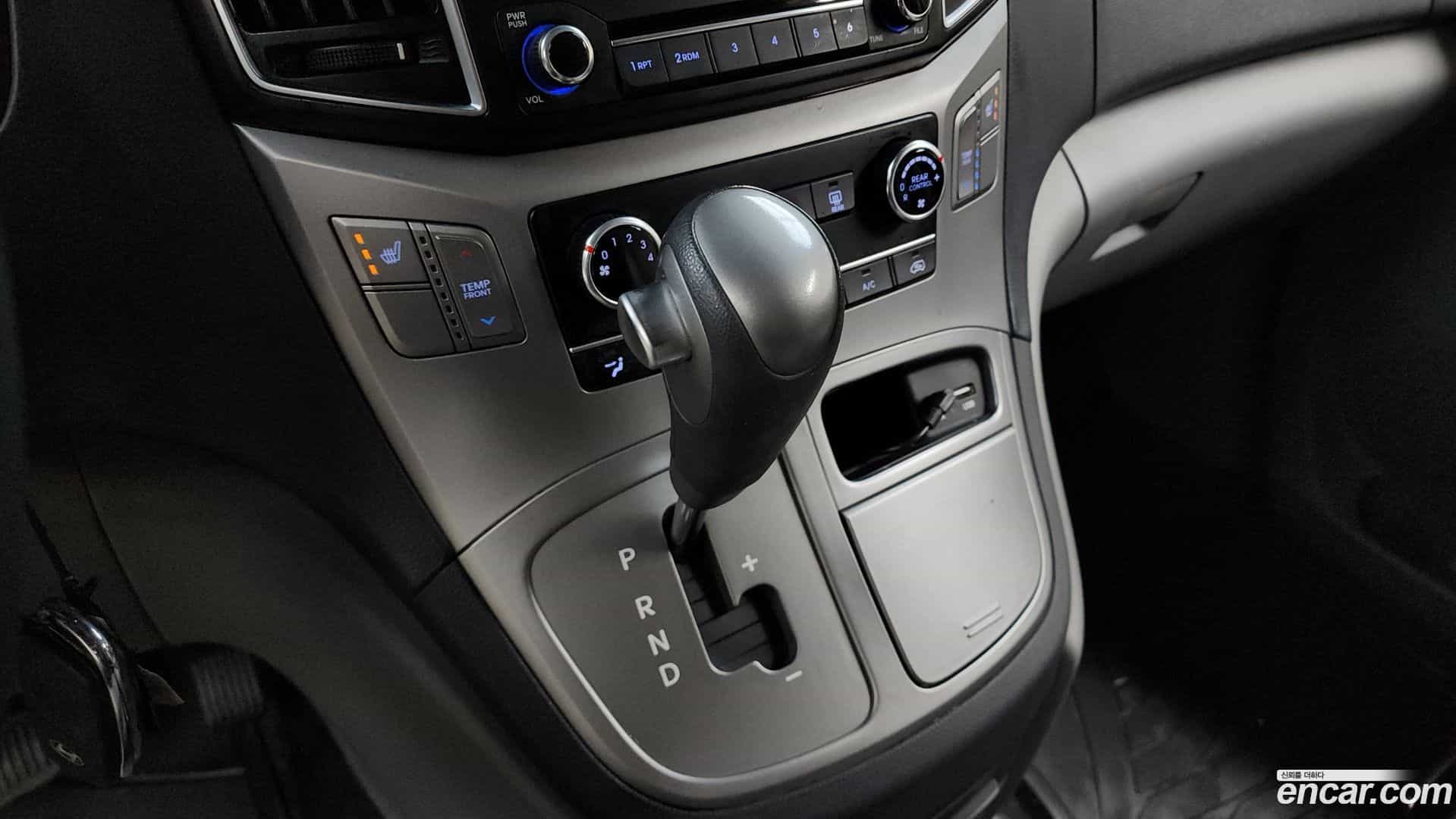 Starex Hyundai 2016.0-INNER-009