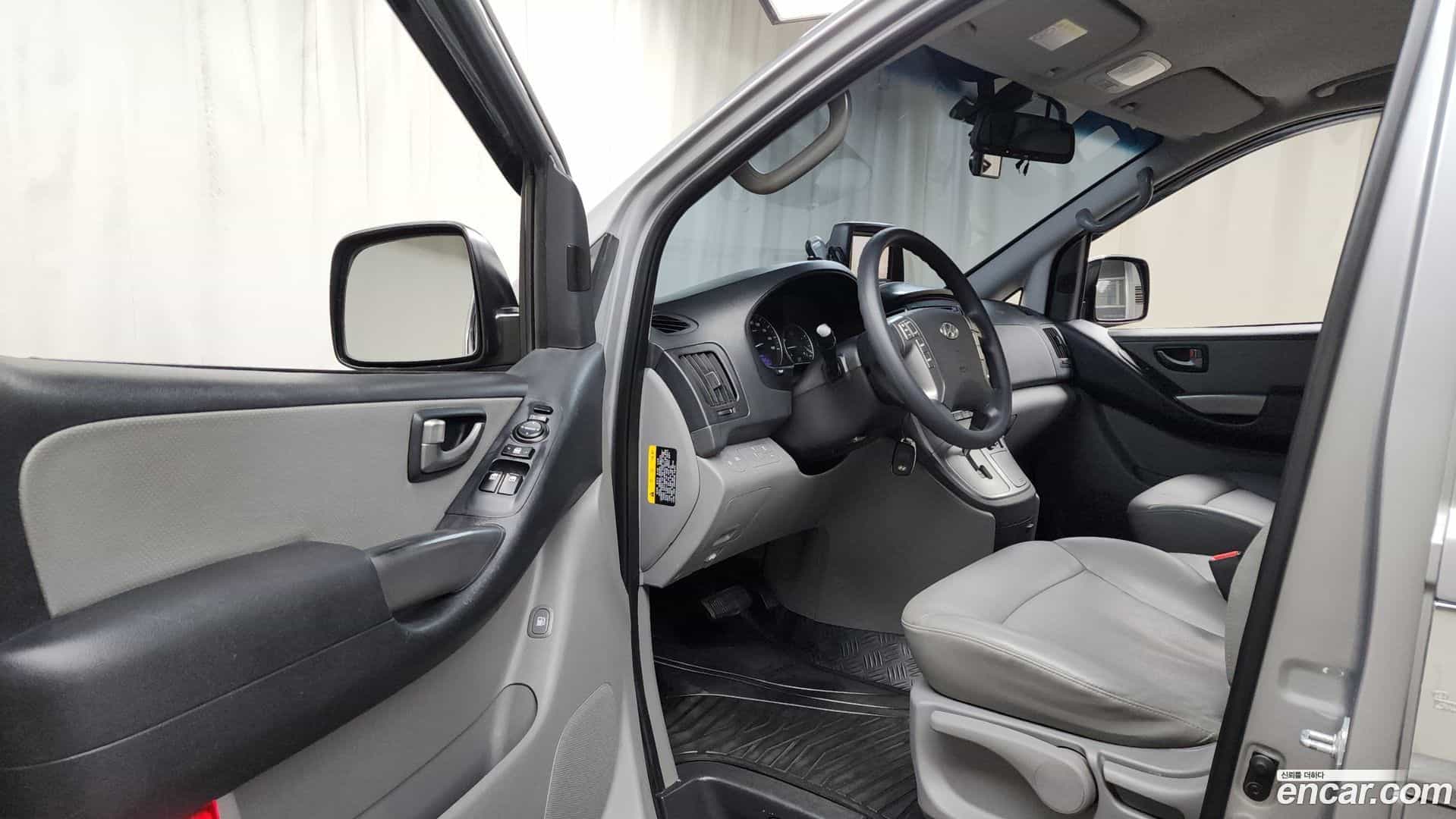 Starex Hyundai 2016.0-INNER-010