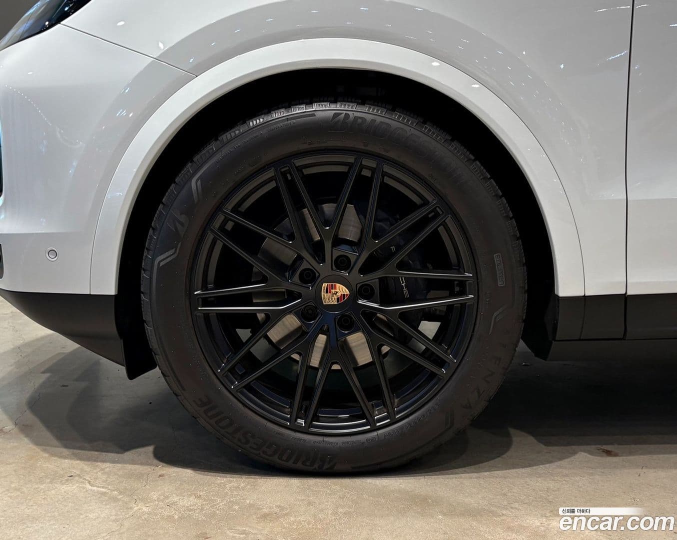 Main__Slider__Photo:Cayenne Porsche 2024.10-9