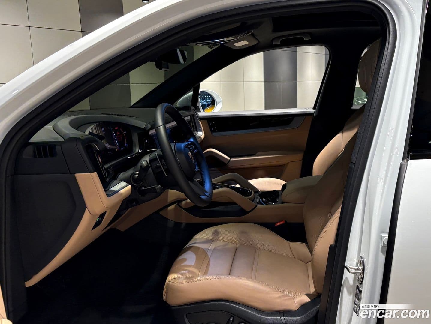 Main__Slider__Photo:Cayenne Porsche 2024.10-12