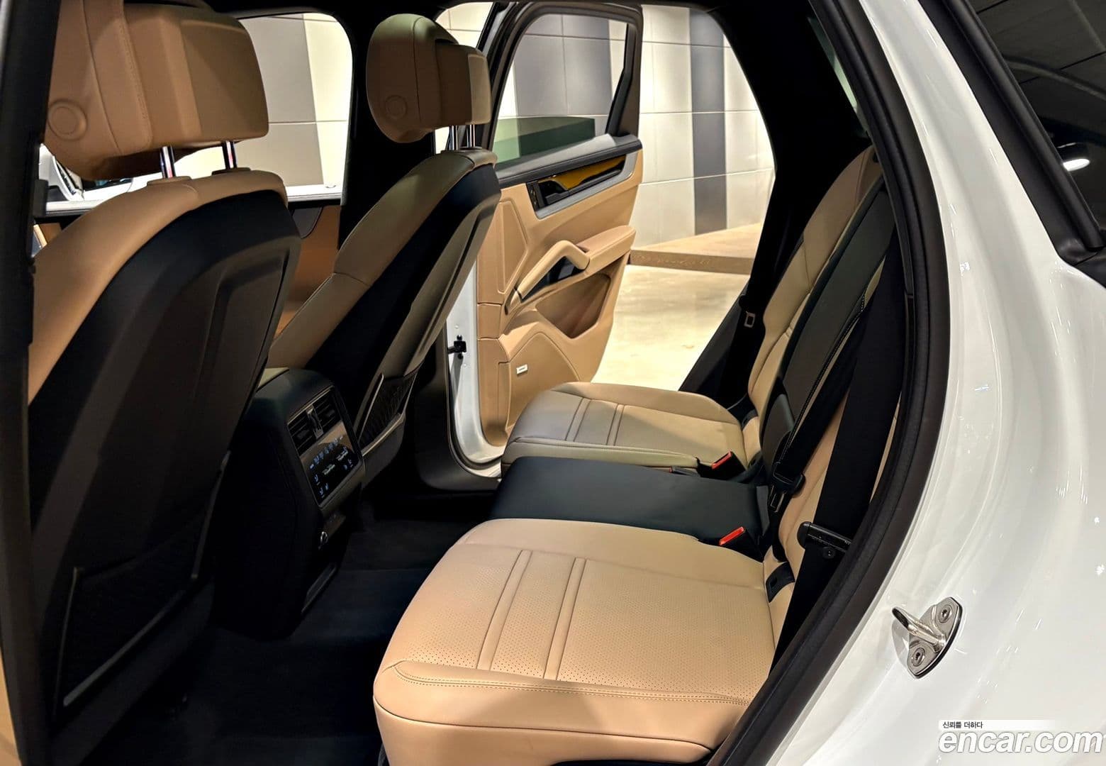 Main__Slider__Photo:Cayenne Porsche 2024.10-13