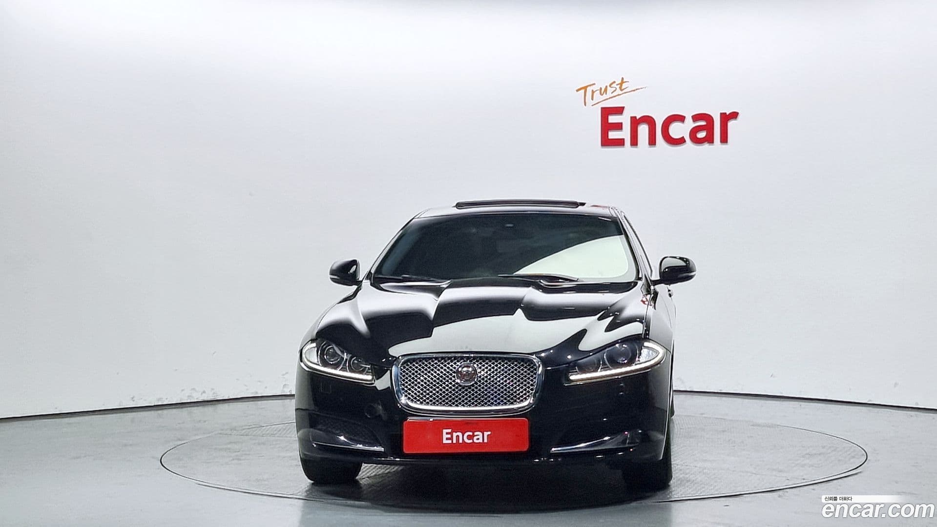 Main__Slider__Photo:XF Jaguar 2015.4-2