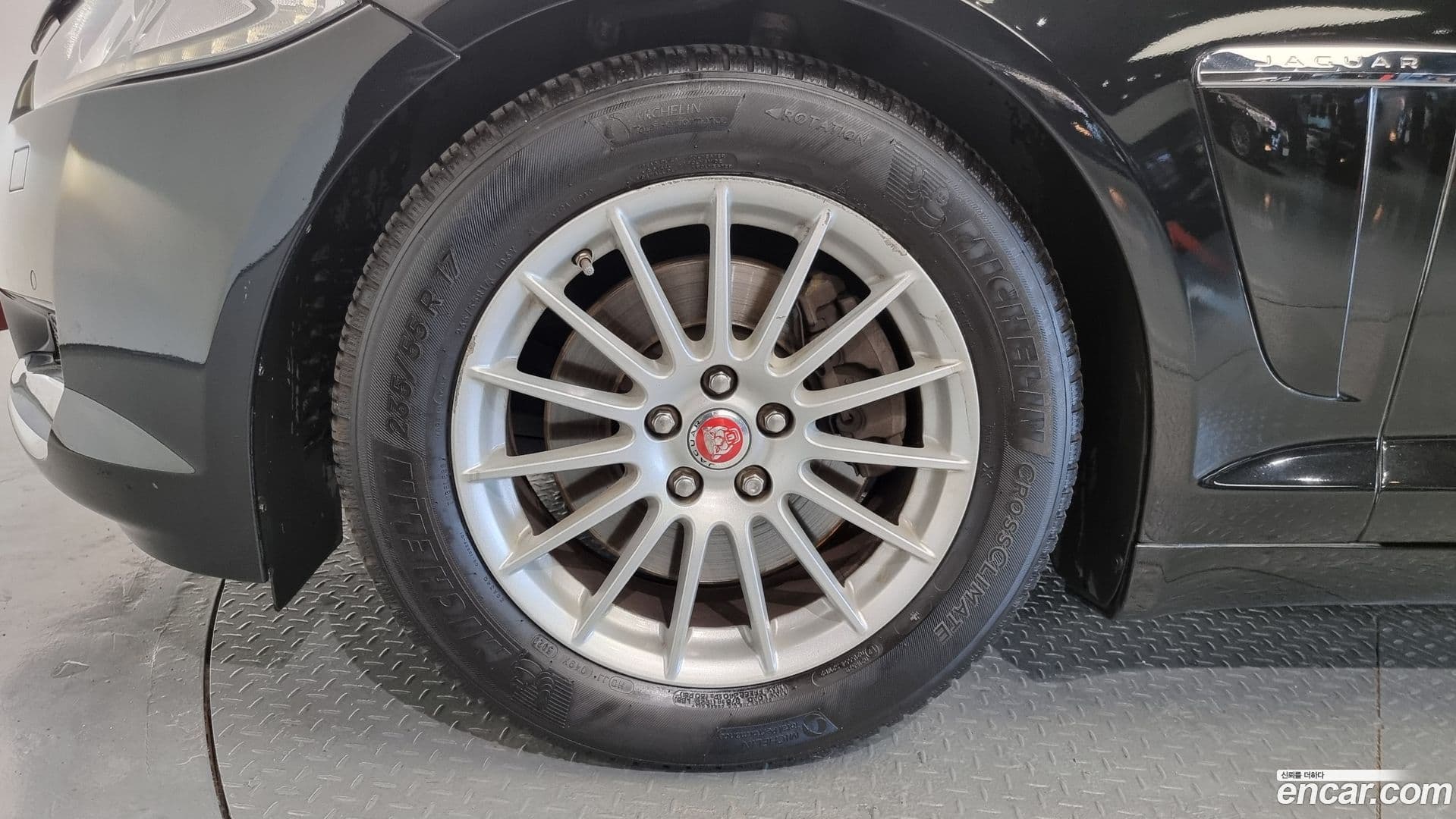 Main__Slider__Photo:XF Jaguar 2015.4-4