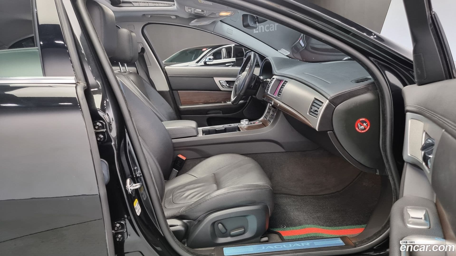 Main__Slider__Photo:XF Jaguar 2015.4-9