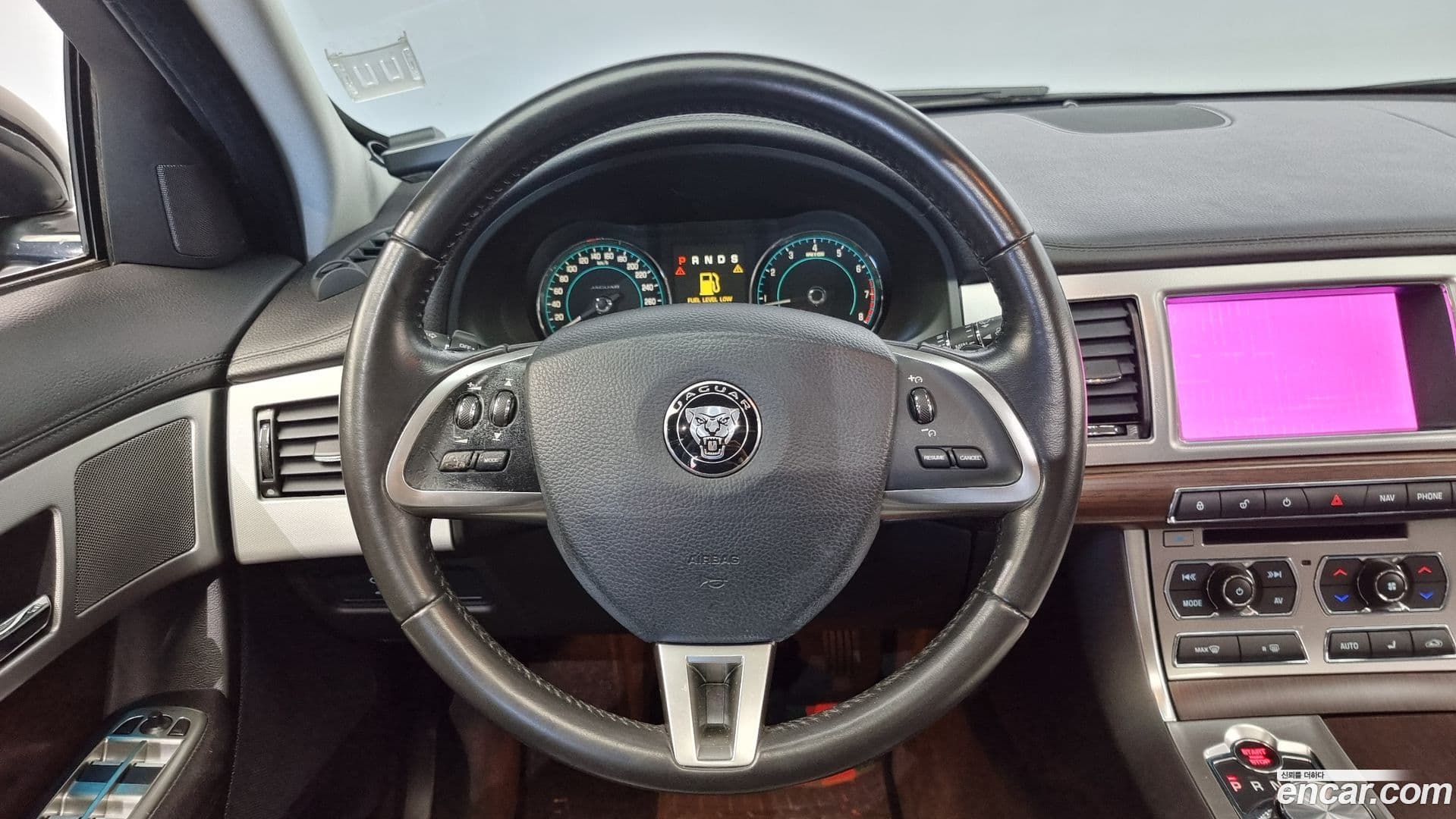 Main__Slider__Photo:XF Jaguar 2015.4-12