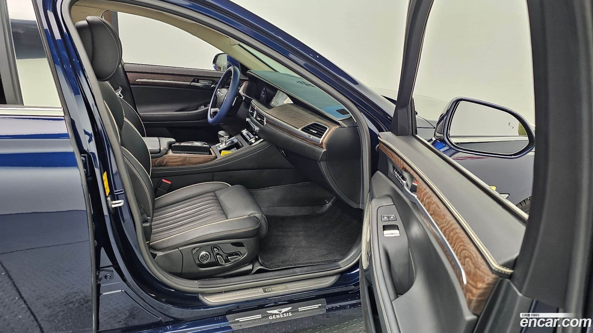 Main__Slider__Photo:G90 Genesis 2021.3-9