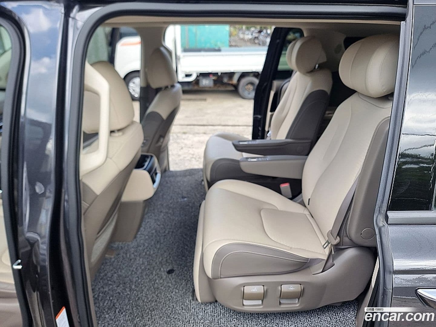 Main__Slider__Photo:Canival Kia 2024.0-7