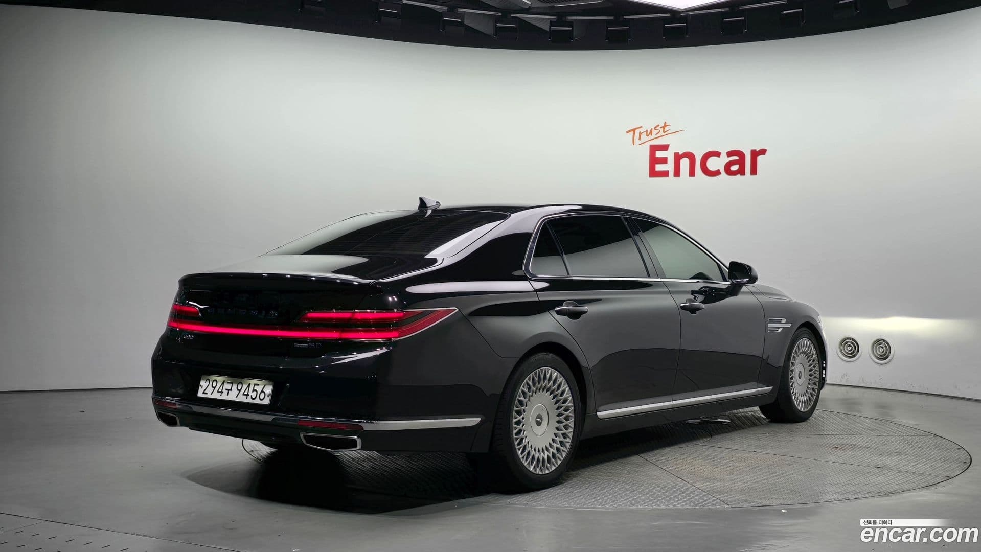 Main__Slider__Photo:G90 Genesis 2019.0-1