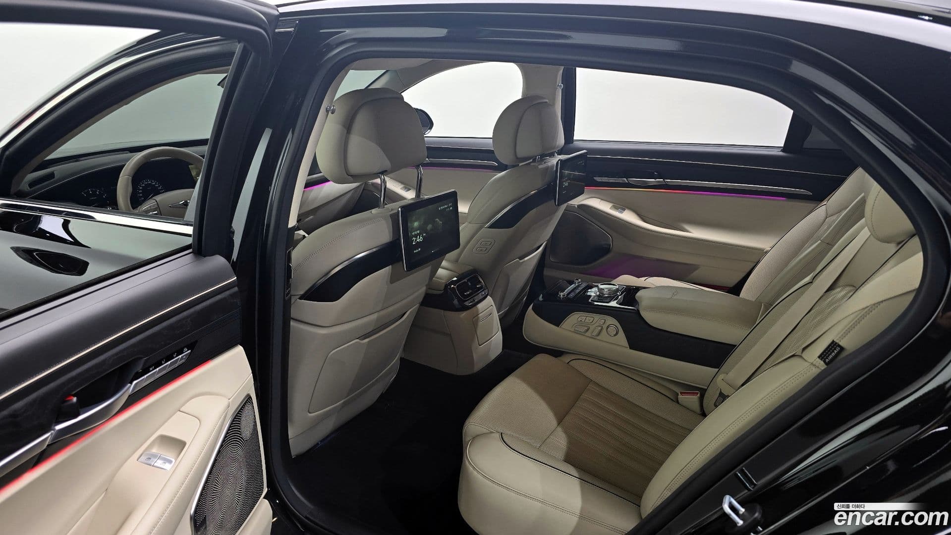 Main__Slider__Photo:G90 Genesis 2019.0-10