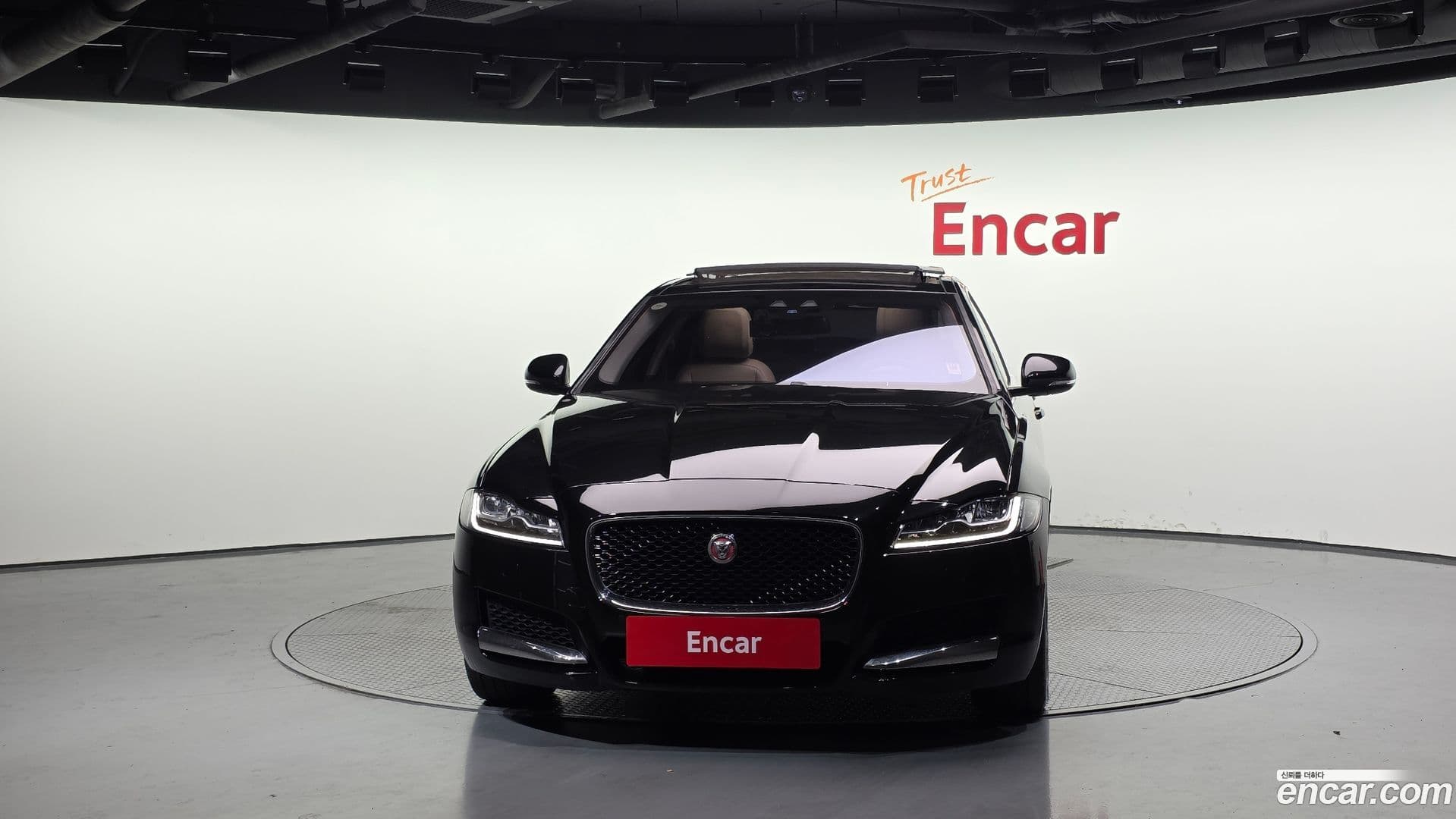 Main__Slider__Photo:XF Jaguar 2017.11-2