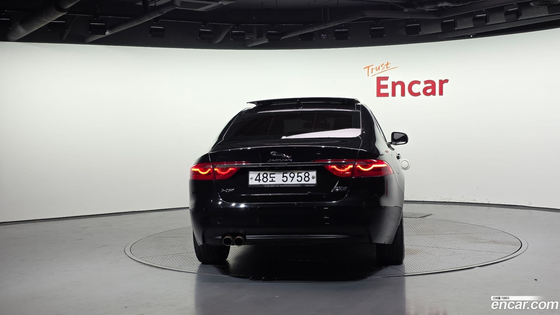 Main__Slider__Photo:XF Jaguar 2017.11-3