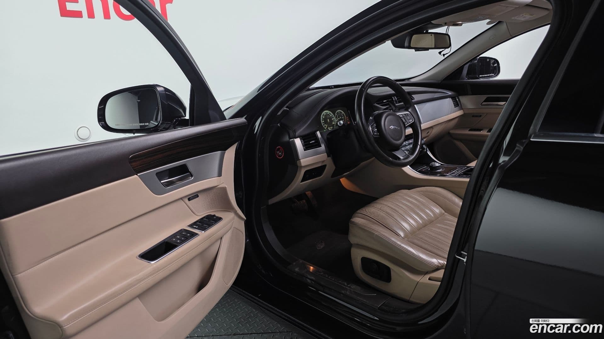 Main__Slider__Photo:XF Jaguar 2017.11-9