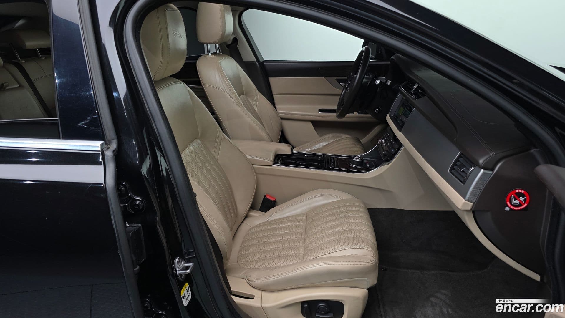 Main__Slider__Photo:XF Jaguar 2017.11-10